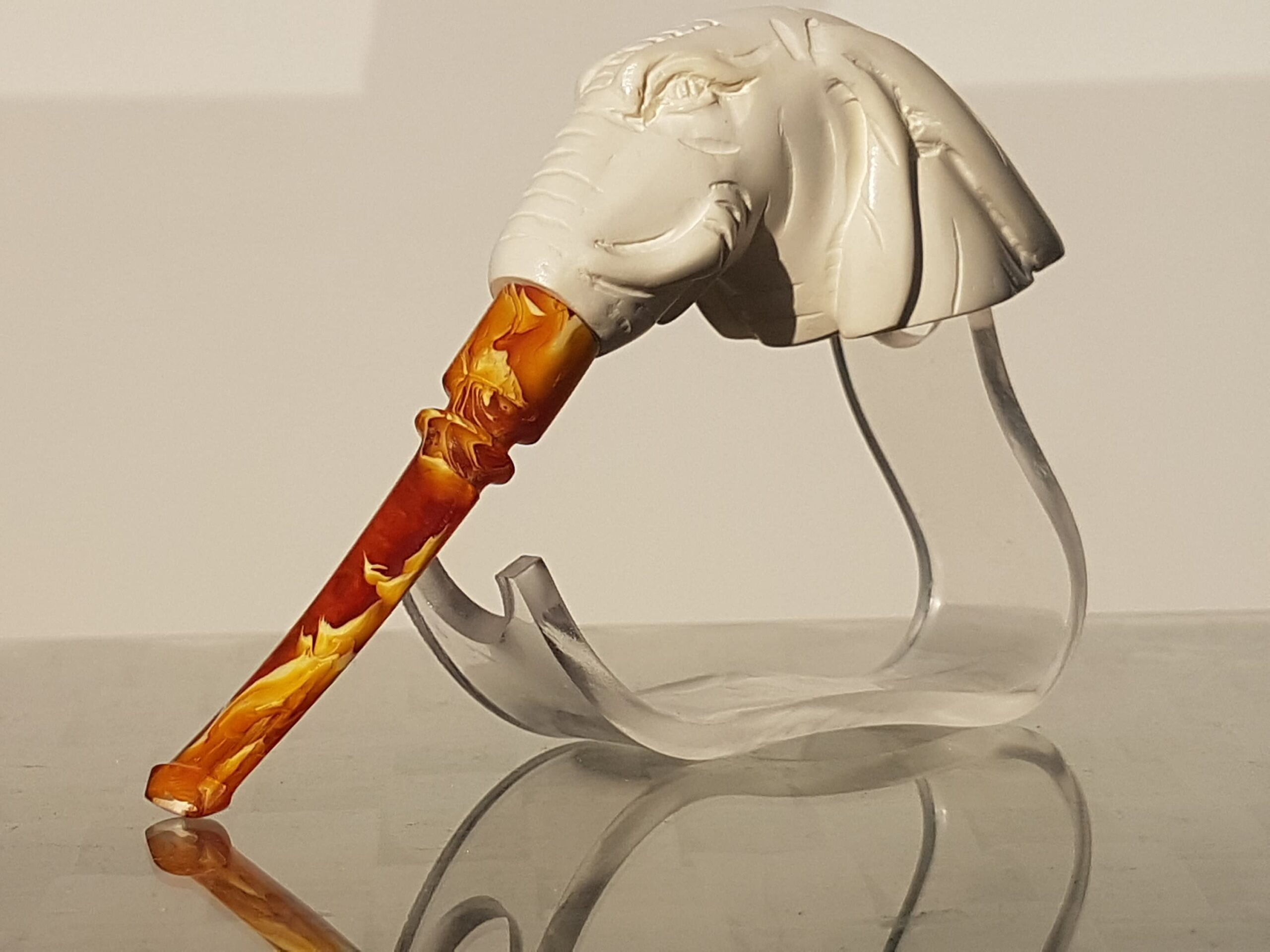 African elephant high quality block meerschaum pipes with its fitted case, Art,Smoking,Collection