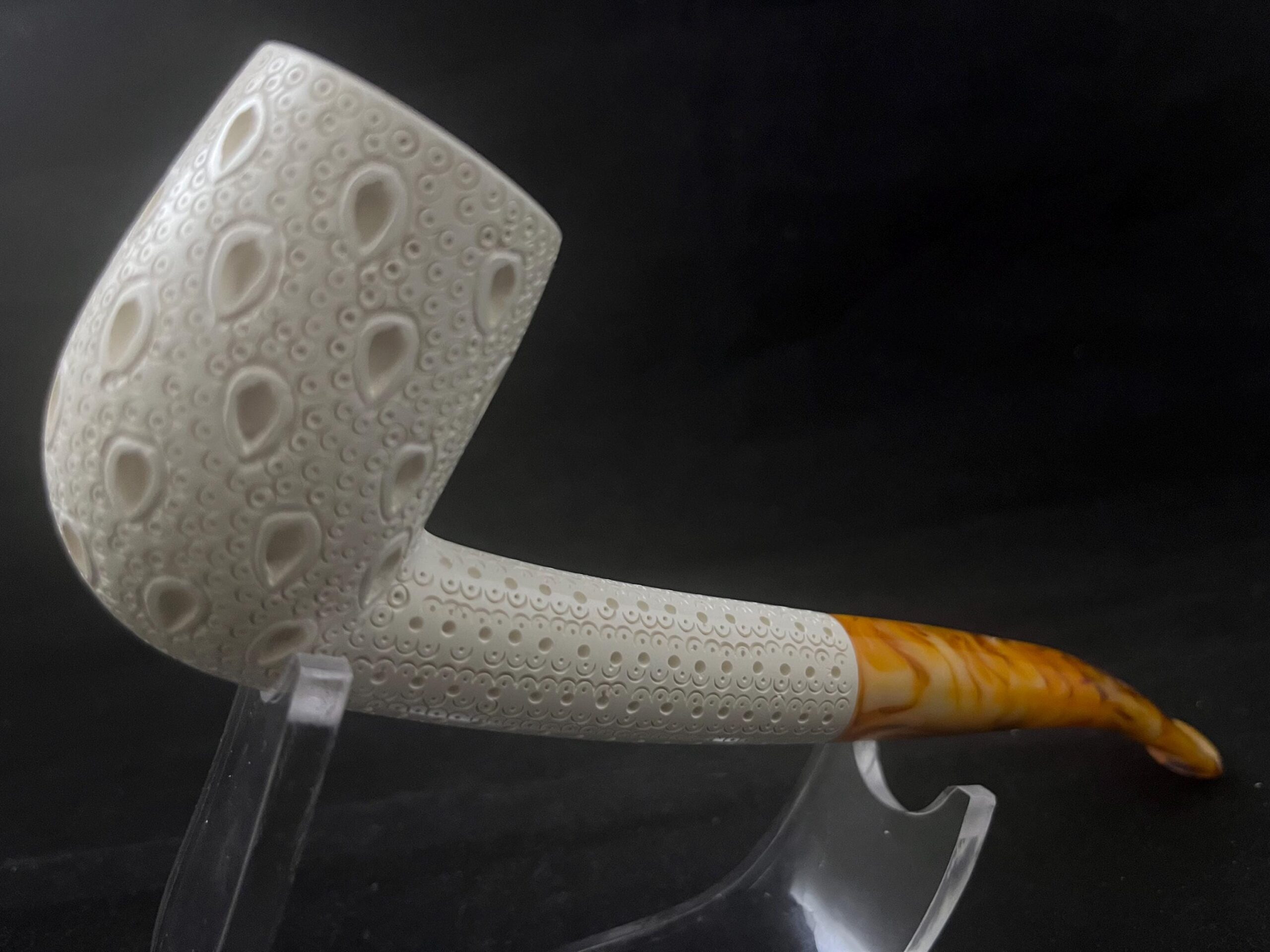 Drops of Elegance - Classic Meerschaum Pipe with Teardrop Carving – Collector’s Choice - Image 2