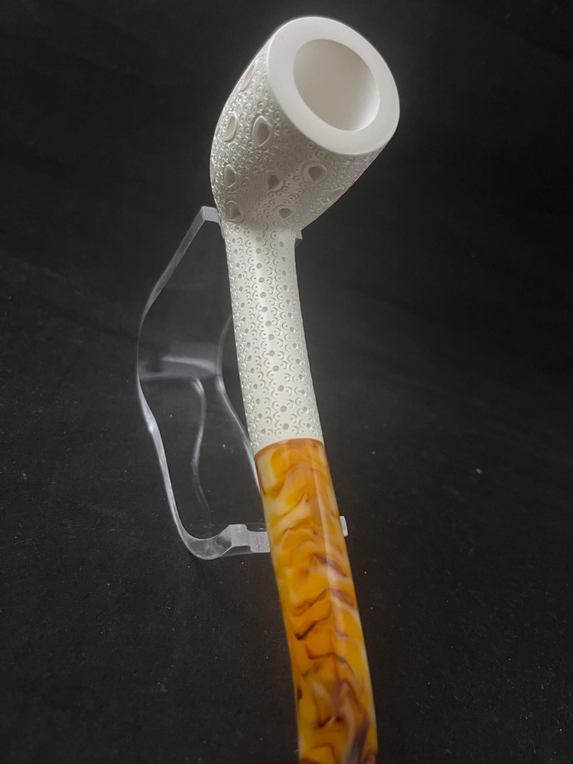 Drops of Elegance - Classic Meerschaum Pipe with Teardrop Carving – Collector’s Choice - Image 4