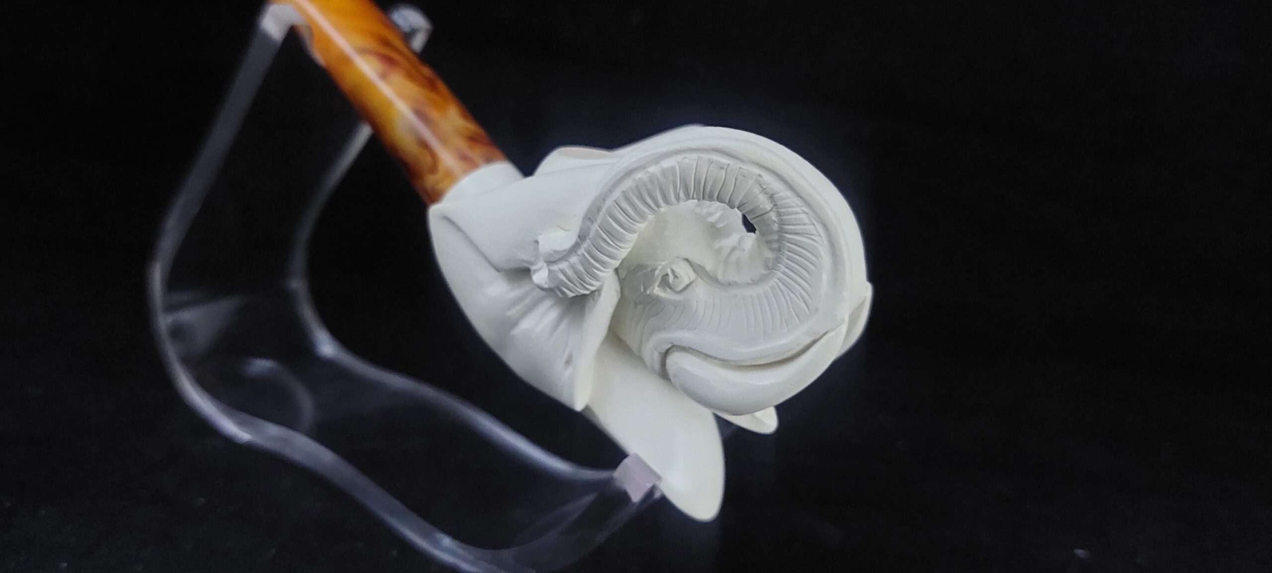 Majestic Elephant Head Pipe – Collector’s Unique Meerschaum Piece