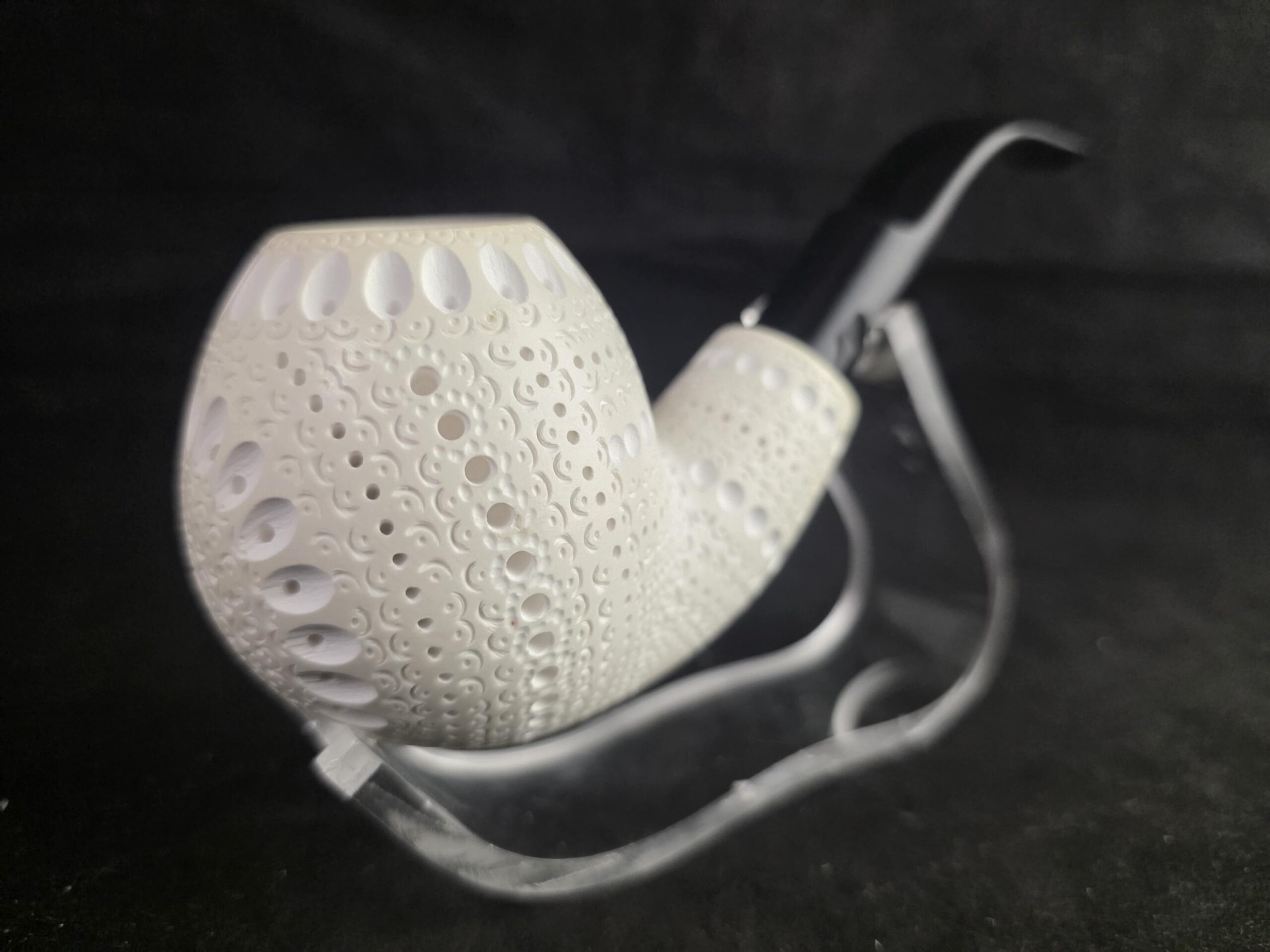 Depicted Apple Model Meerschaum Pipe with Acrylic Stem - Image 4