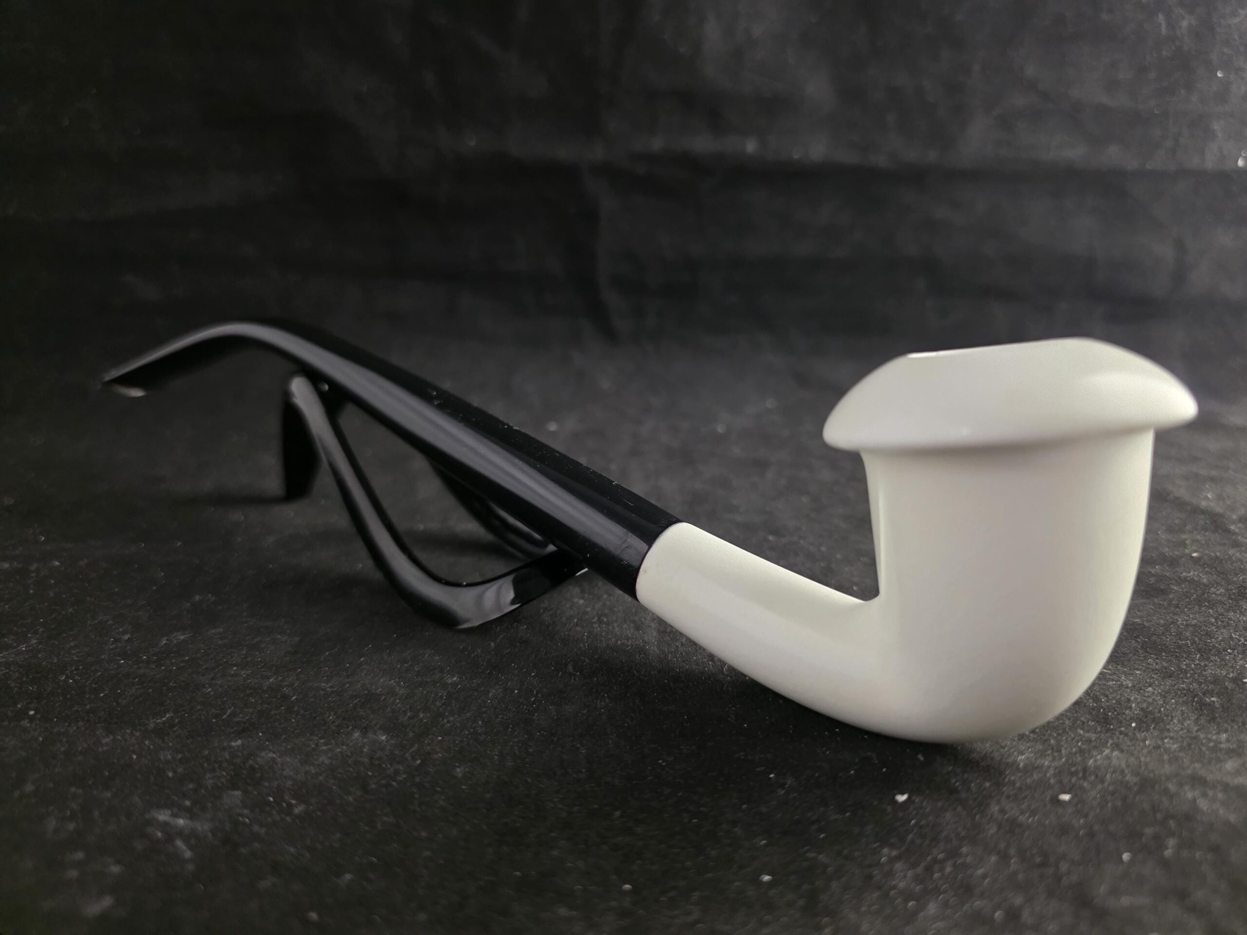 Calabash Curchwarden Pipe with Acrylic Stem - Image 3
