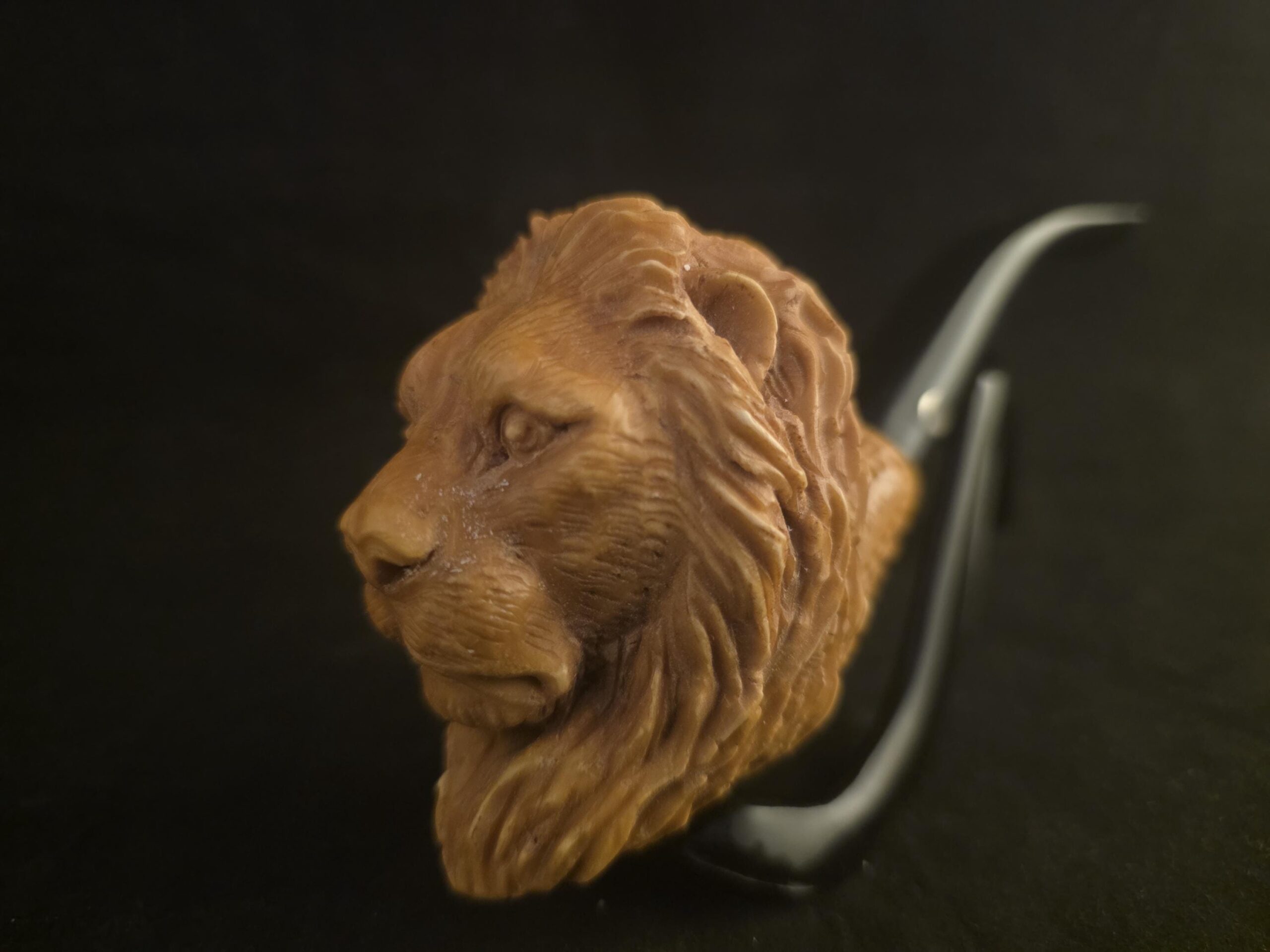 Hand-Carved Lion Figure Block Meerschaum Pipe with fitted case and Acrylic Stem – Signed Artist Piece - Image 2