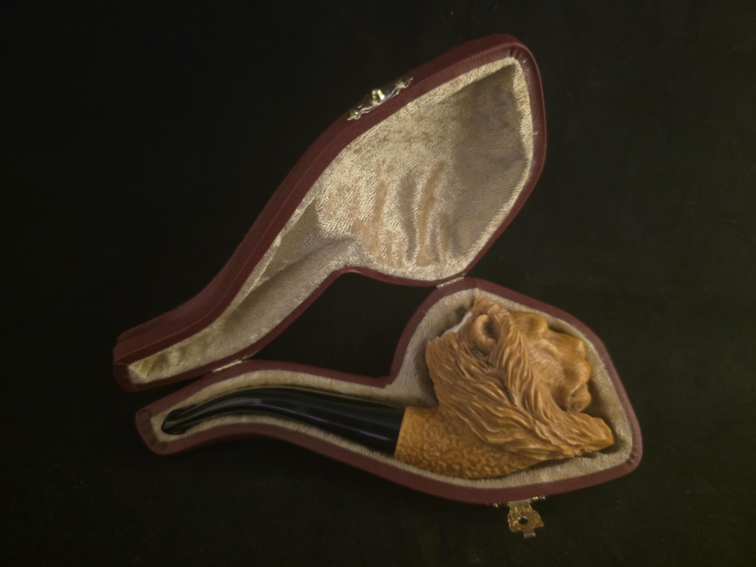 Hand-Carved Lion Figure Block Meerschaum Pipe with fitted case and Acrylic Stem – Signed Artist Piece - Image 9