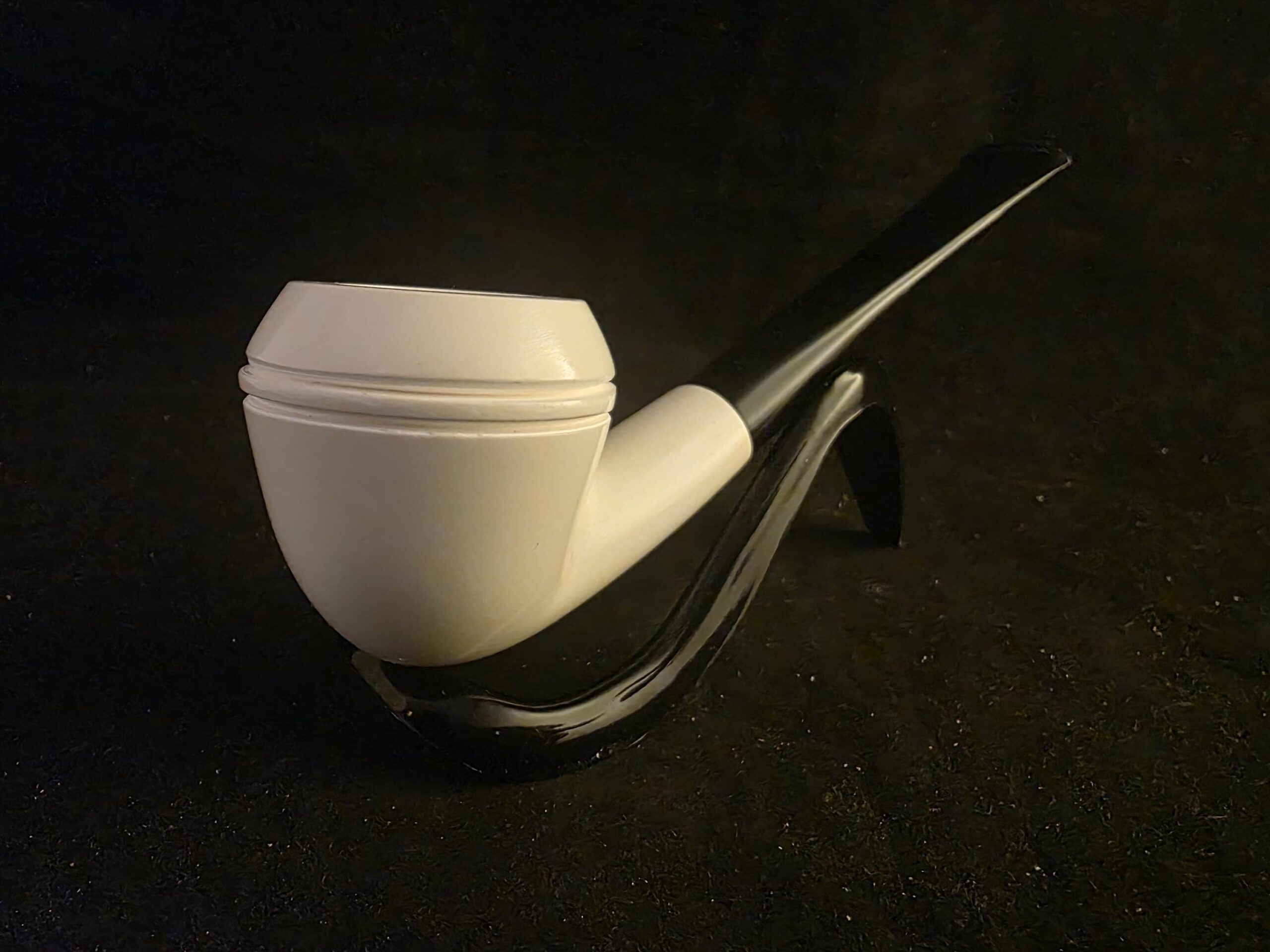 Classic Smooth English Bulldog Block Meerschaum Pipe with Black Acrylic Stem - Image 3