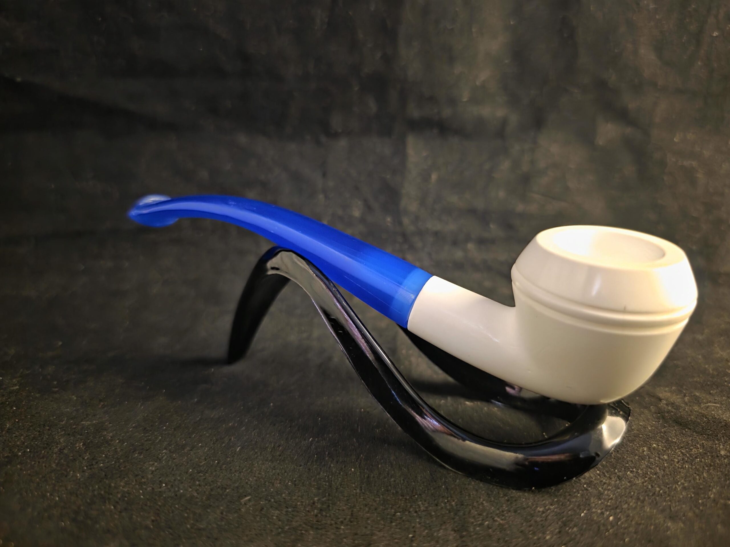 Budget-Friendly Smooth English Bulldog Meerschaum Pipe with Acrylic Stem - Image 4