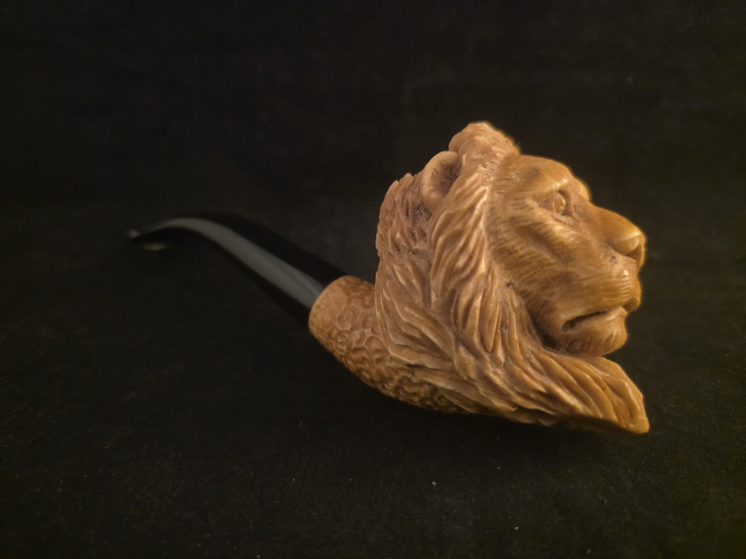 Hand-Carved Lion Figure Block Meerschaum Pipe with fitted case and Acrylic Stem – Signed Artist Piece - Image 5