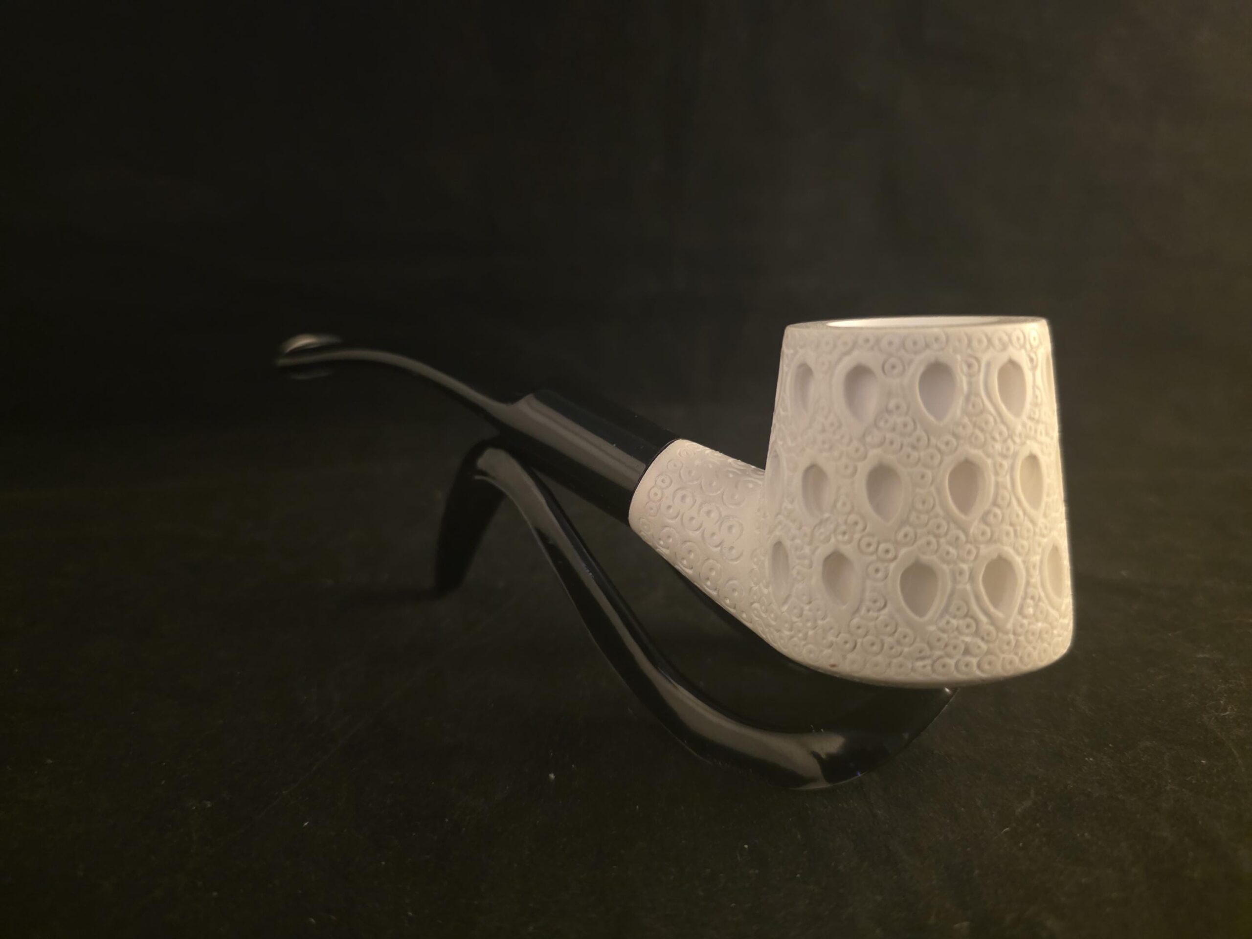 Special Depicted Meerschaum Pipe with Acrylic Stem, Block Meerschaum