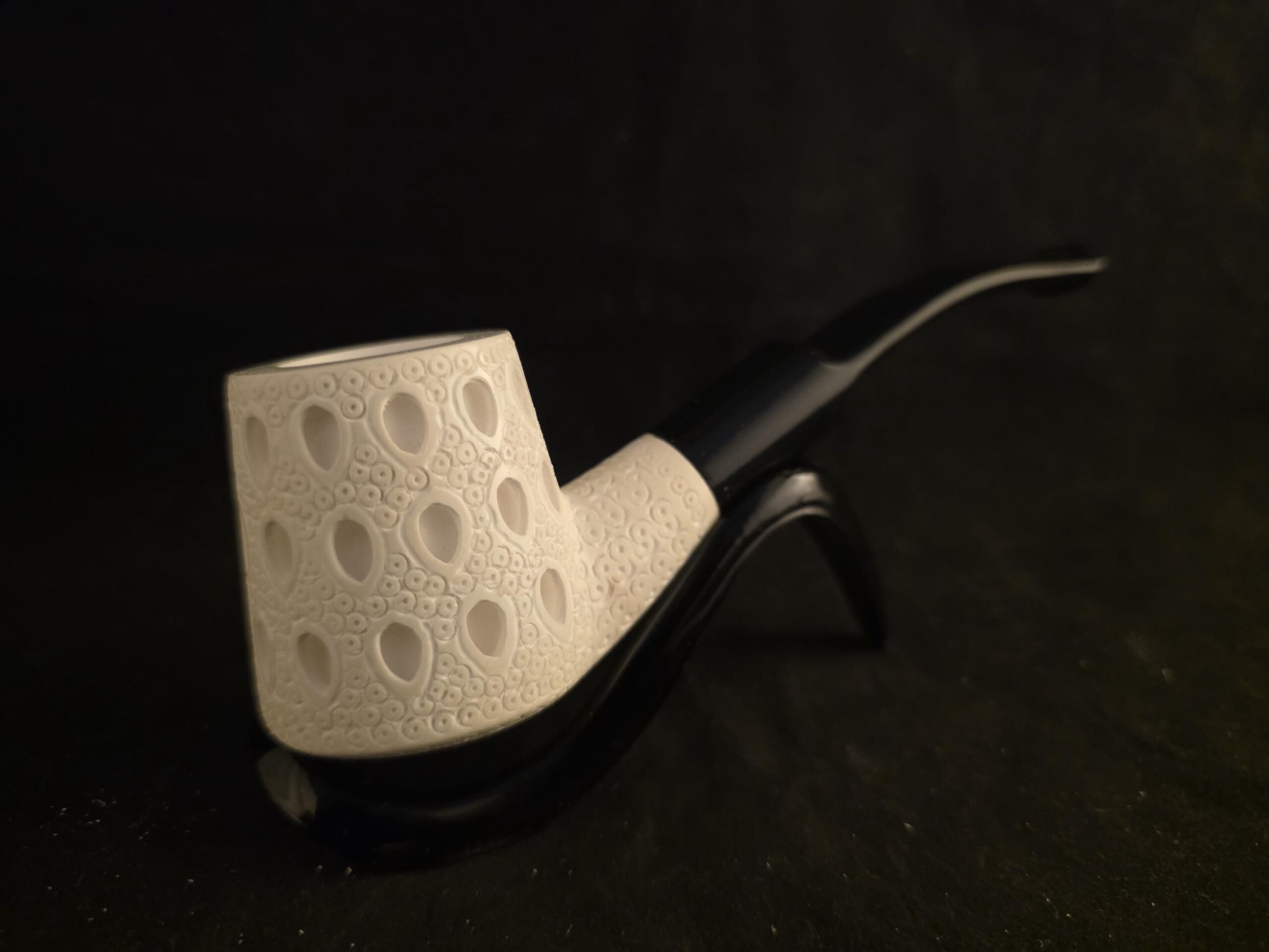 Special Depicted Meerschaum Pipe with Acrylic Stem, Block Meerschaum - Image 4