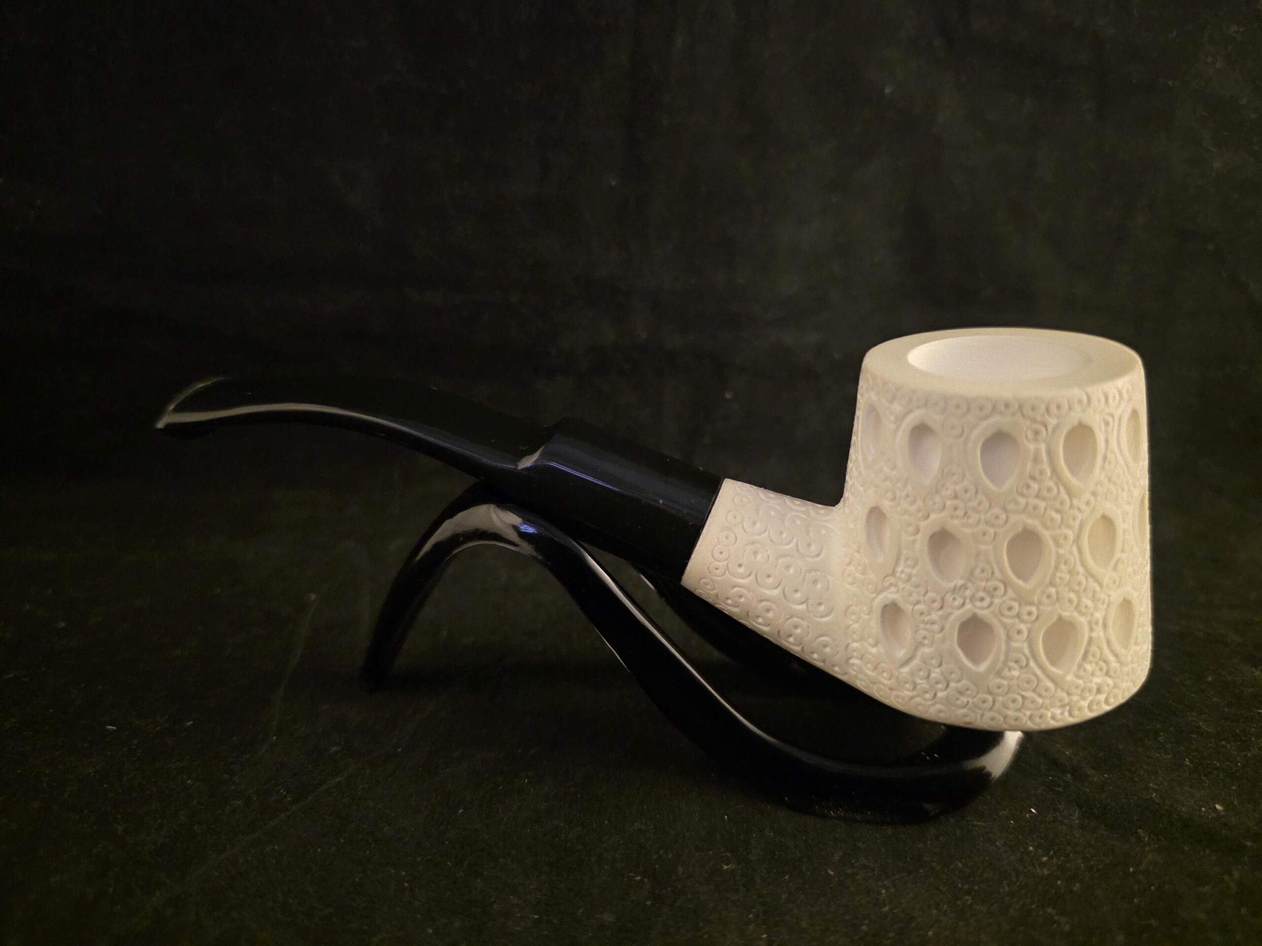 Special Depicted Meerschaum Pipe with Acrylic Stem, Block Meerschaum - Image 2