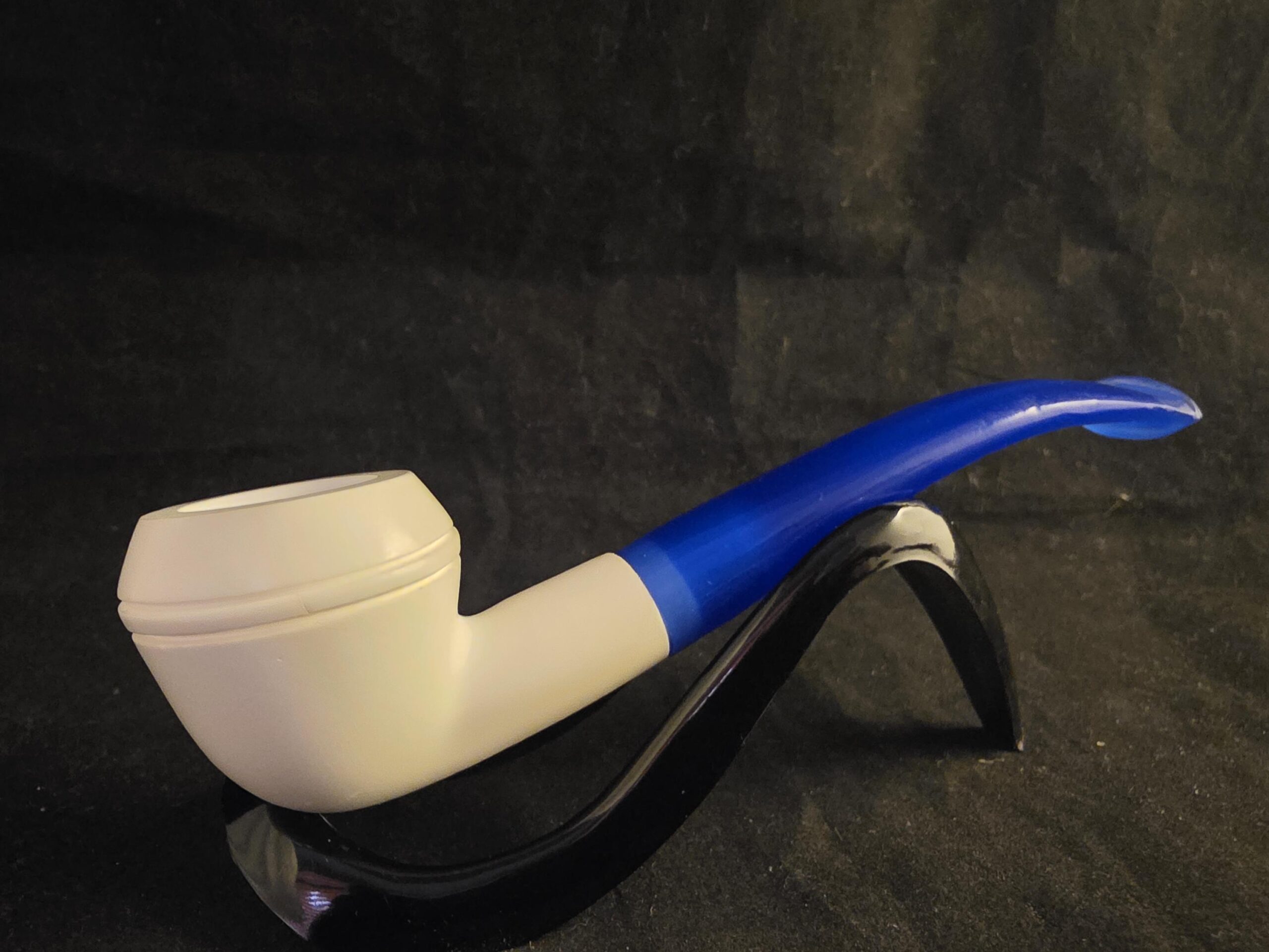 Budget-Friendly Smooth English Bulldog Meerschaum Pipe with Acrylic Stem - Image 5
