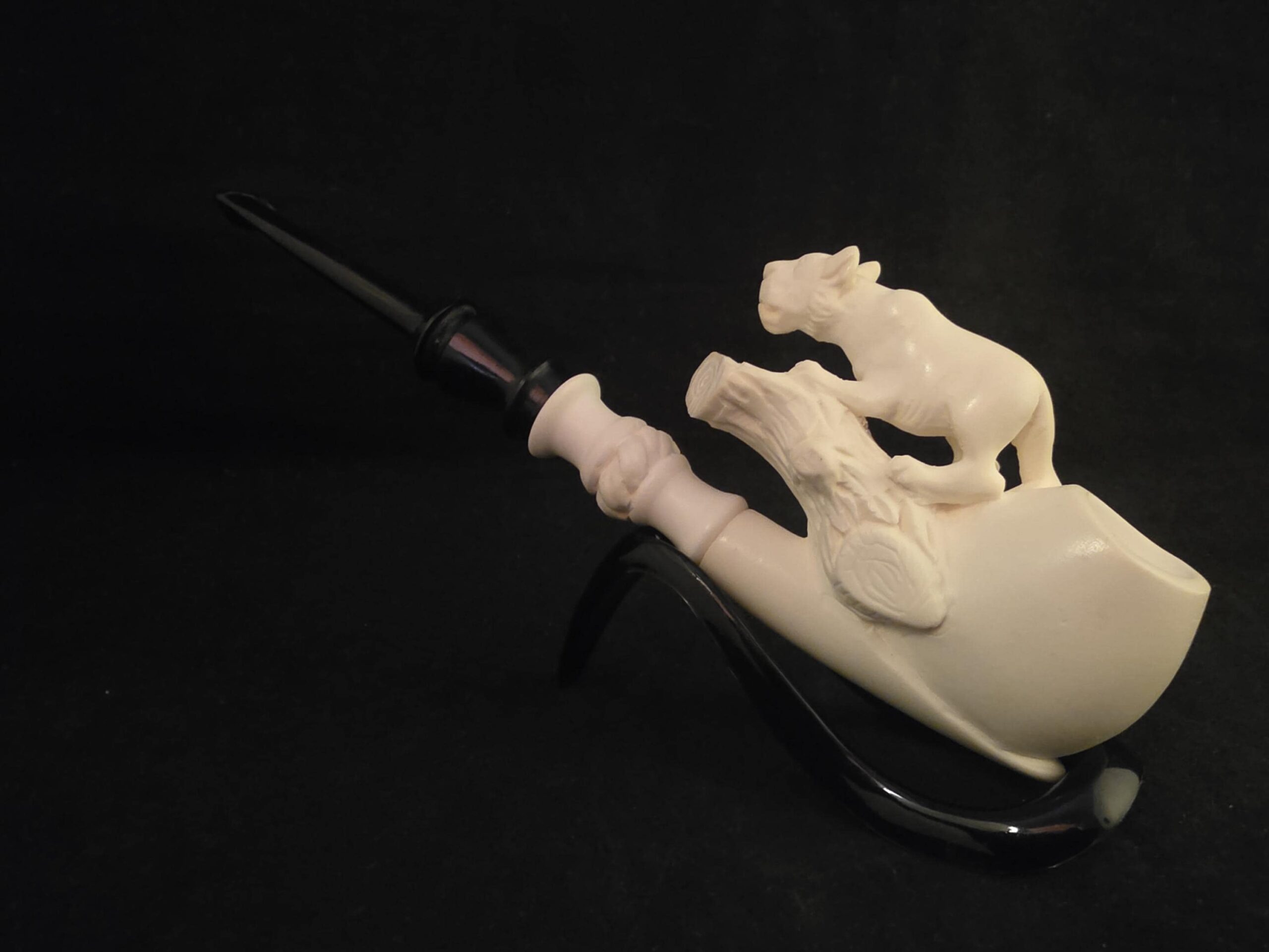 Hand Carved Hunting Lion Block Meerschaum Pipe Acrylic Stem Collectible Pipe