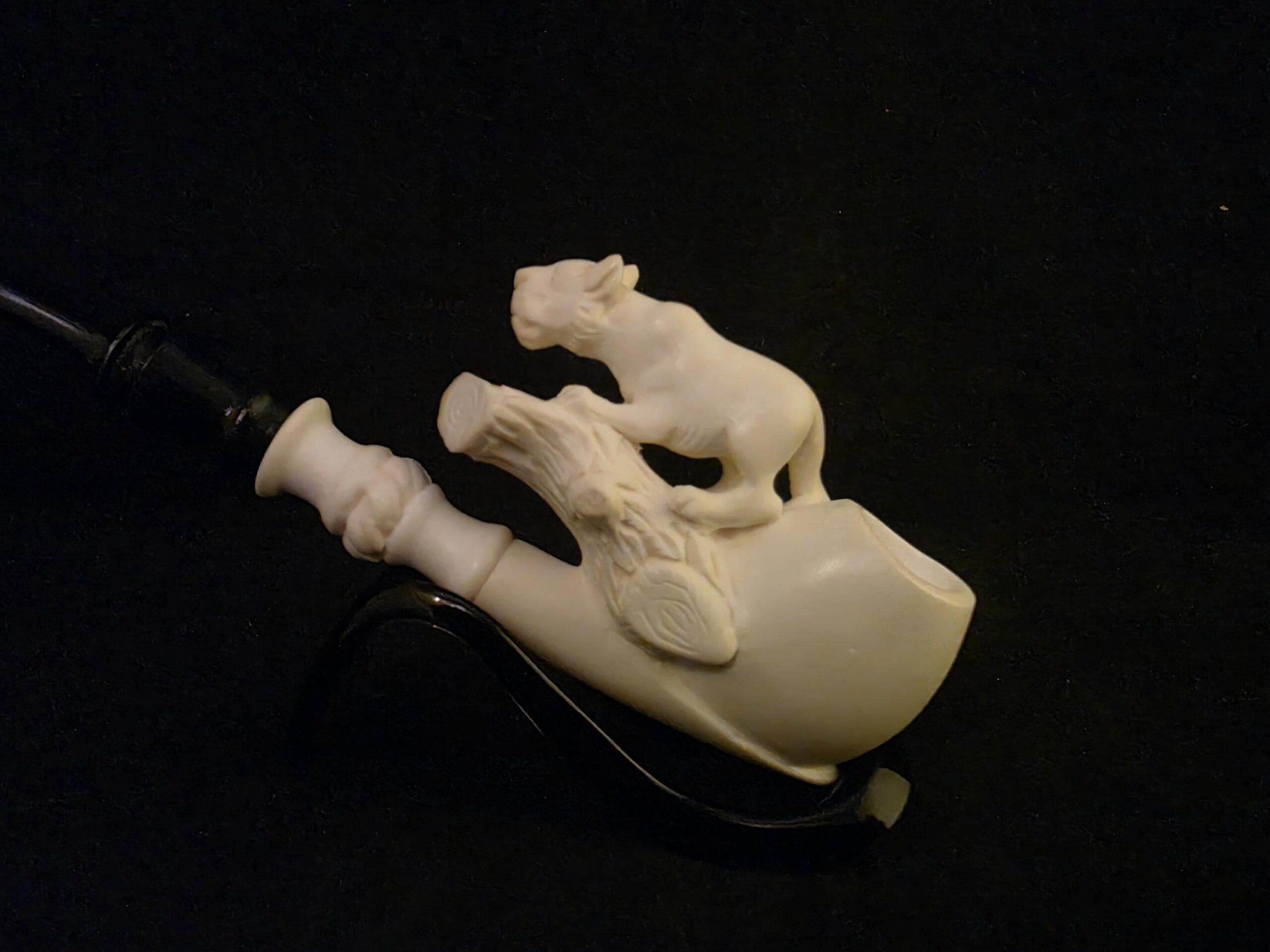 Hand Carved Hunting Lion Block Meerschaum Pipe Acrylic Stem Collectible Pipe - Image 3