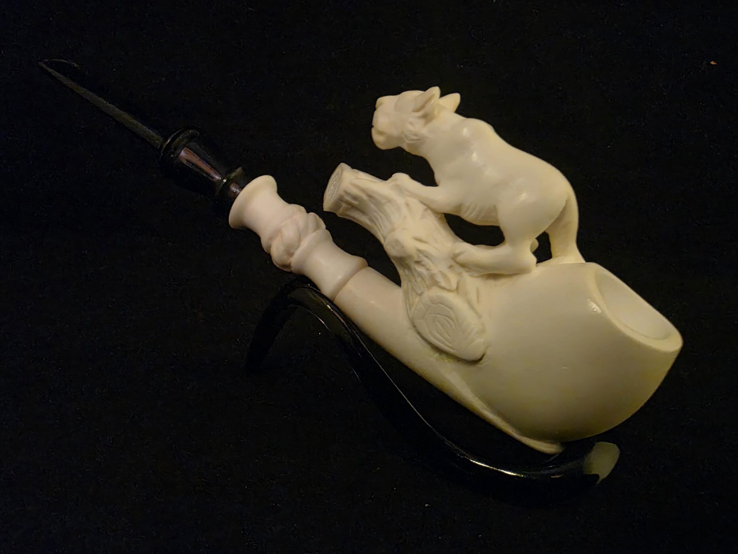 Hand Carved Hunting Lion Block Meerschaum Pipe Acrylic Stem Collectible Pipe - Image 4