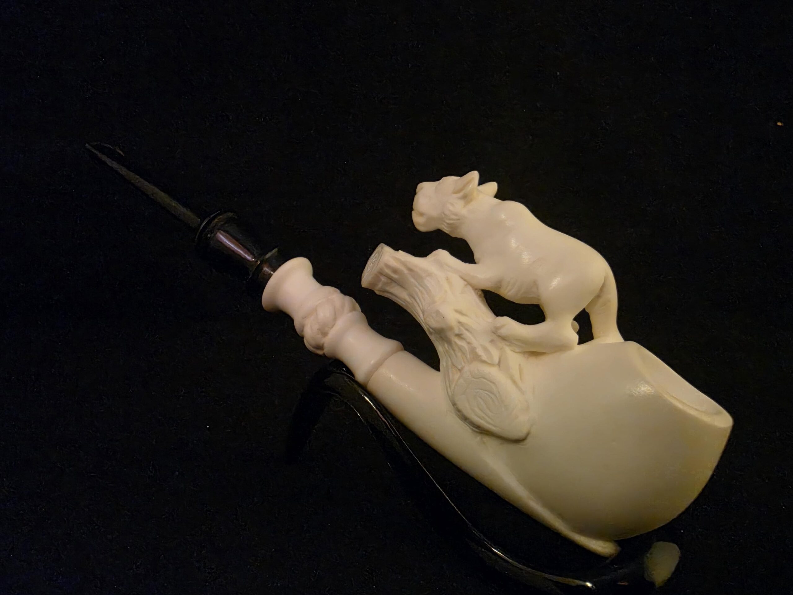 Hand Carved Hunting Lion Block Meerschaum Pipe Acrylic Stem Collectible Pipe - Image 8
