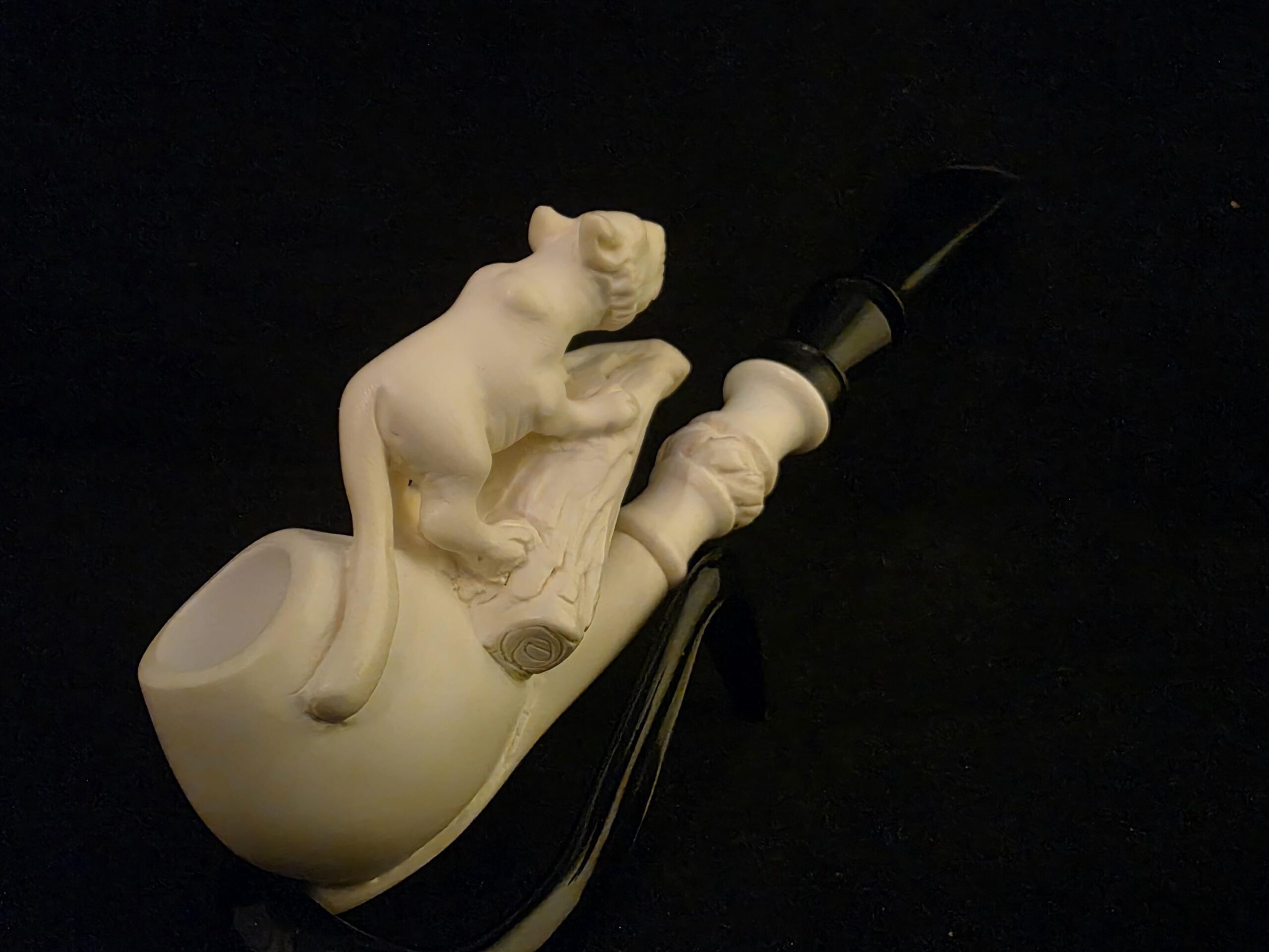 Hand Carved Hunting Lion Block Meerschaum Pipe Acrylic Stem Collectible Pipe - Image 5