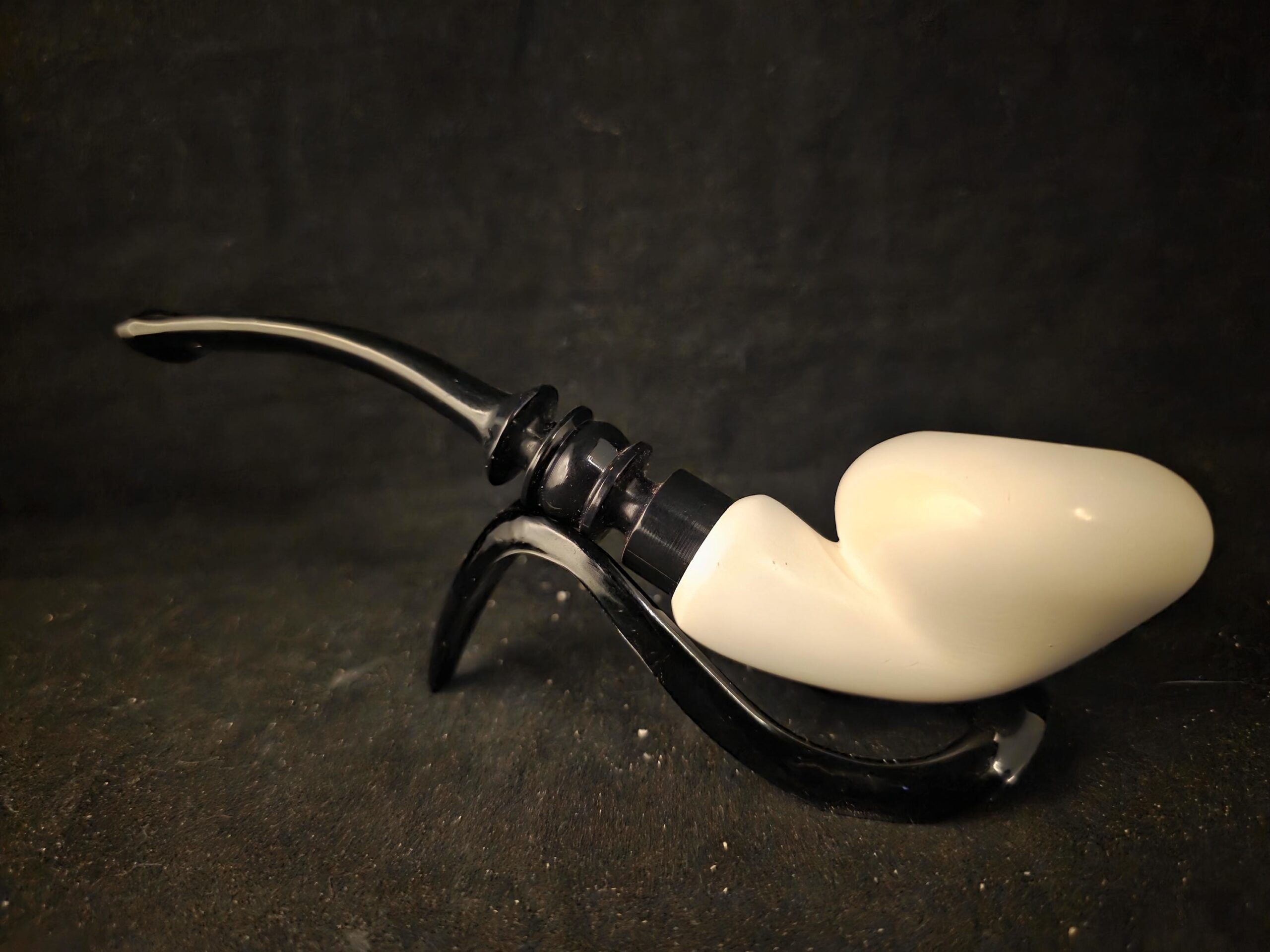 Elegant Smooth Apple Meerschaum Pipe with Special Stem Design - Image 7