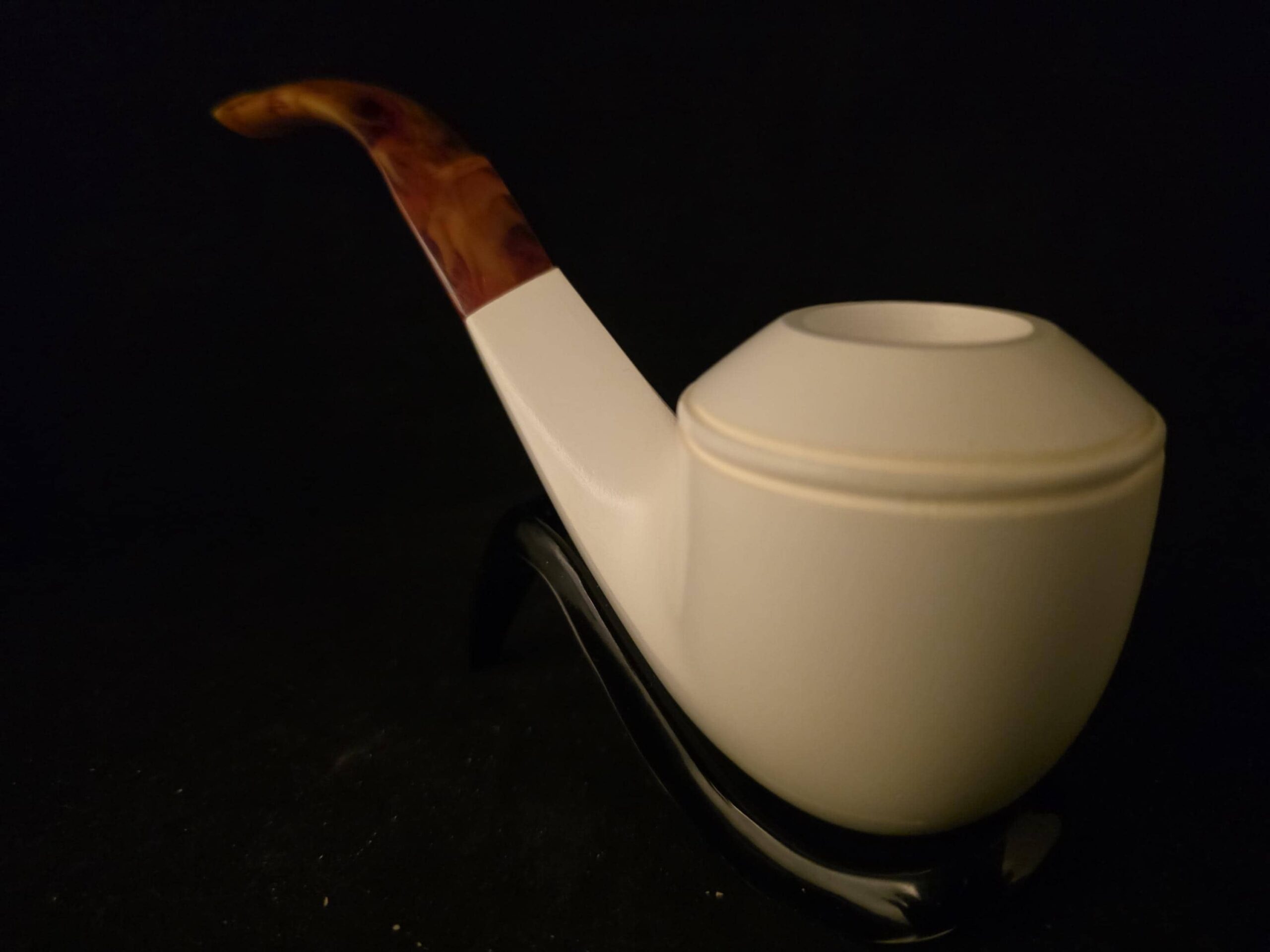 English Bulldog Pipe, Smooth Block Meerschaum, Handmade, Elegant Classic Design, Fitted Case, Worldwide Shipping - Image 3