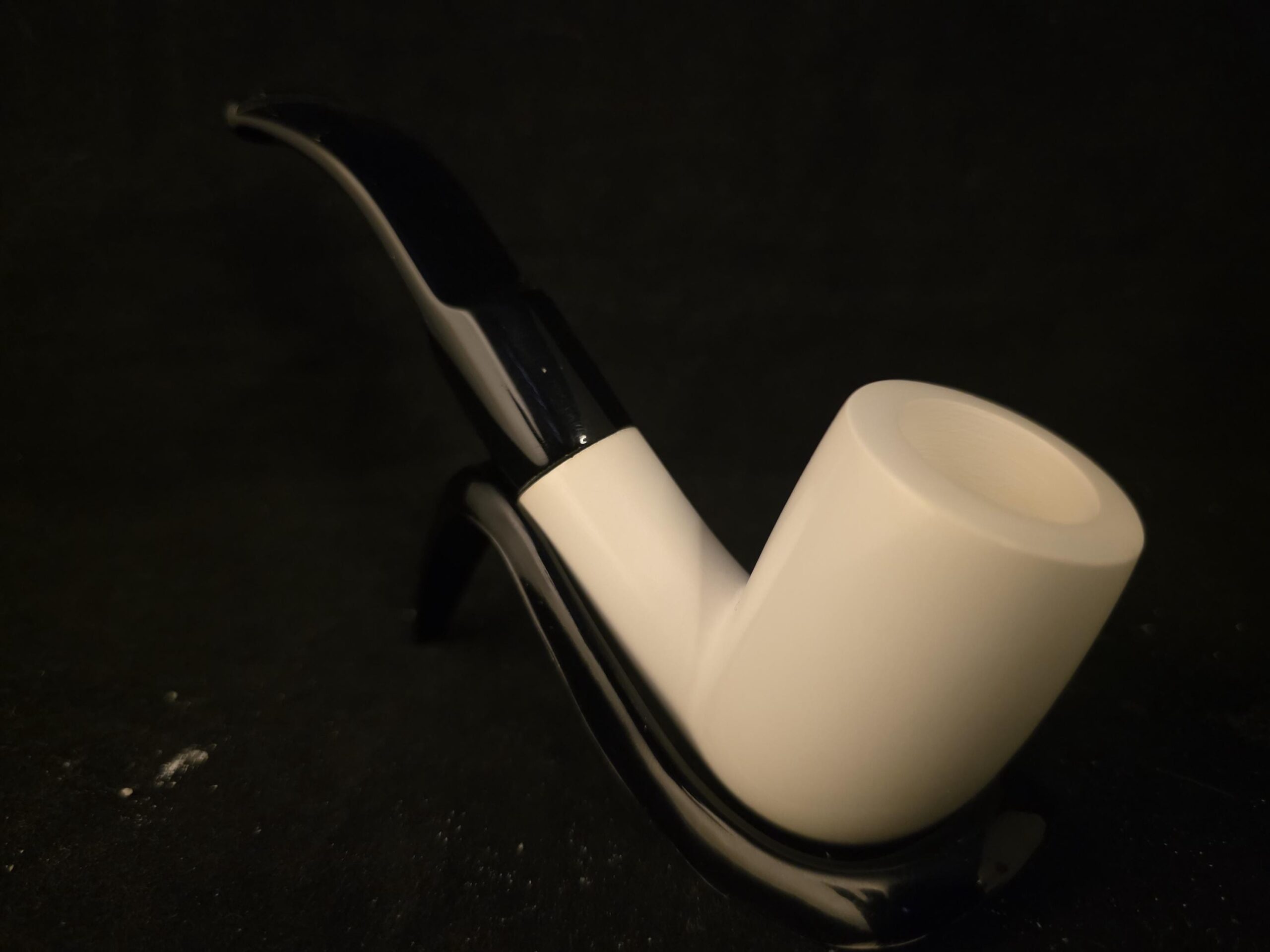 Smooth Classic meerschaum Pipe, Fitted Case, Elegant Design