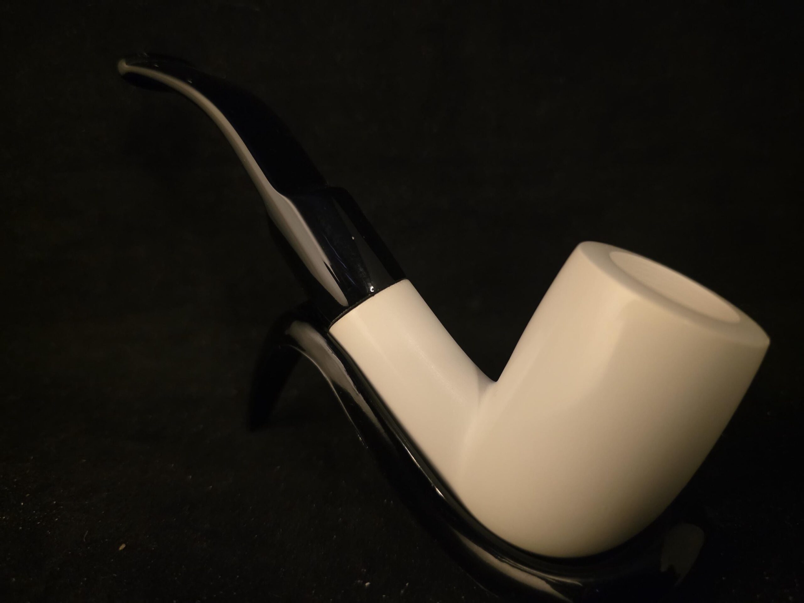 Smooth Classic meerschaum Pipe, Fitted Case, Elegant Design - Image 6