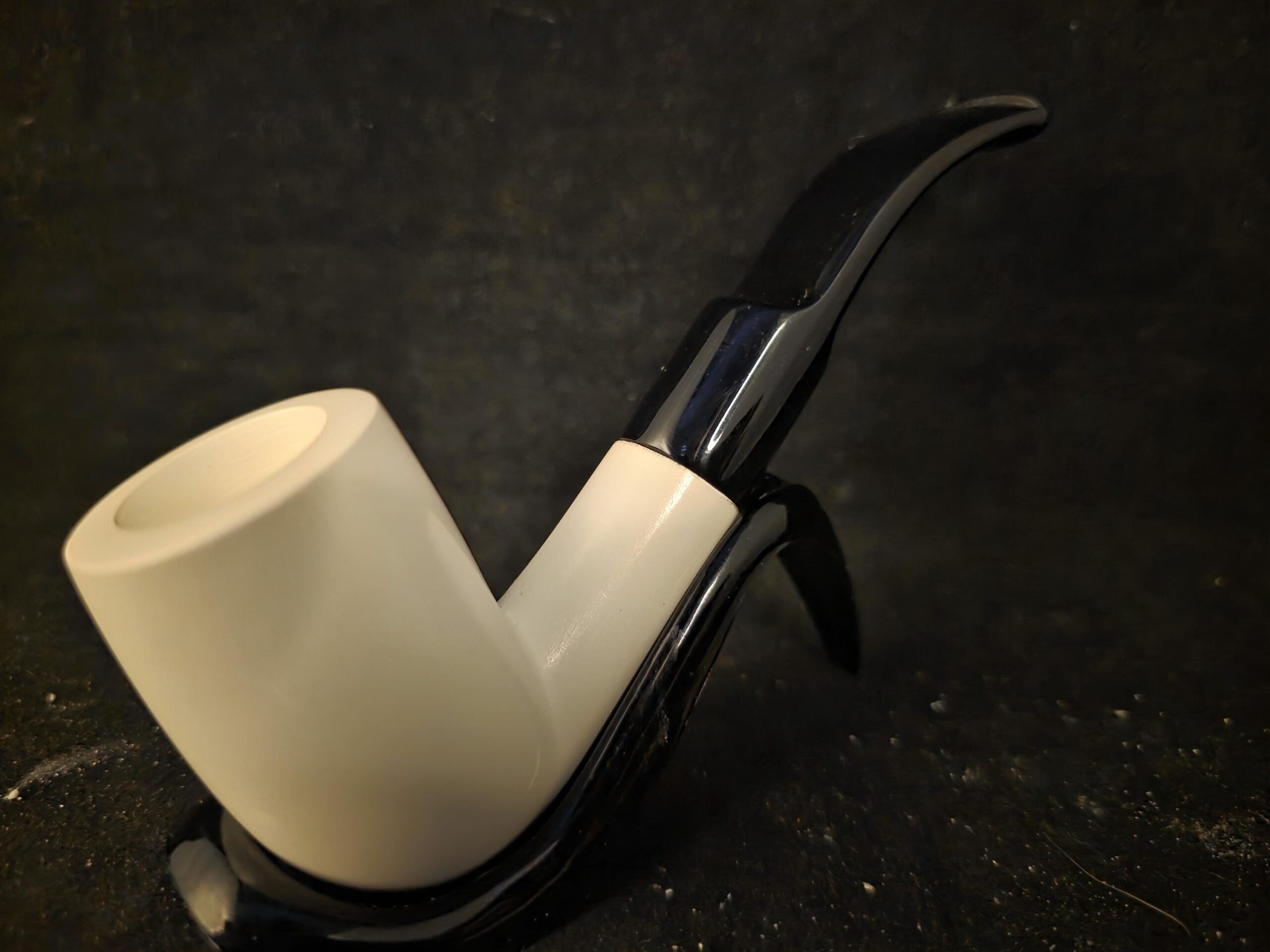 Smooth Classic meerschaum Pipe, Fitted Case, Elegant Design - Image 3
