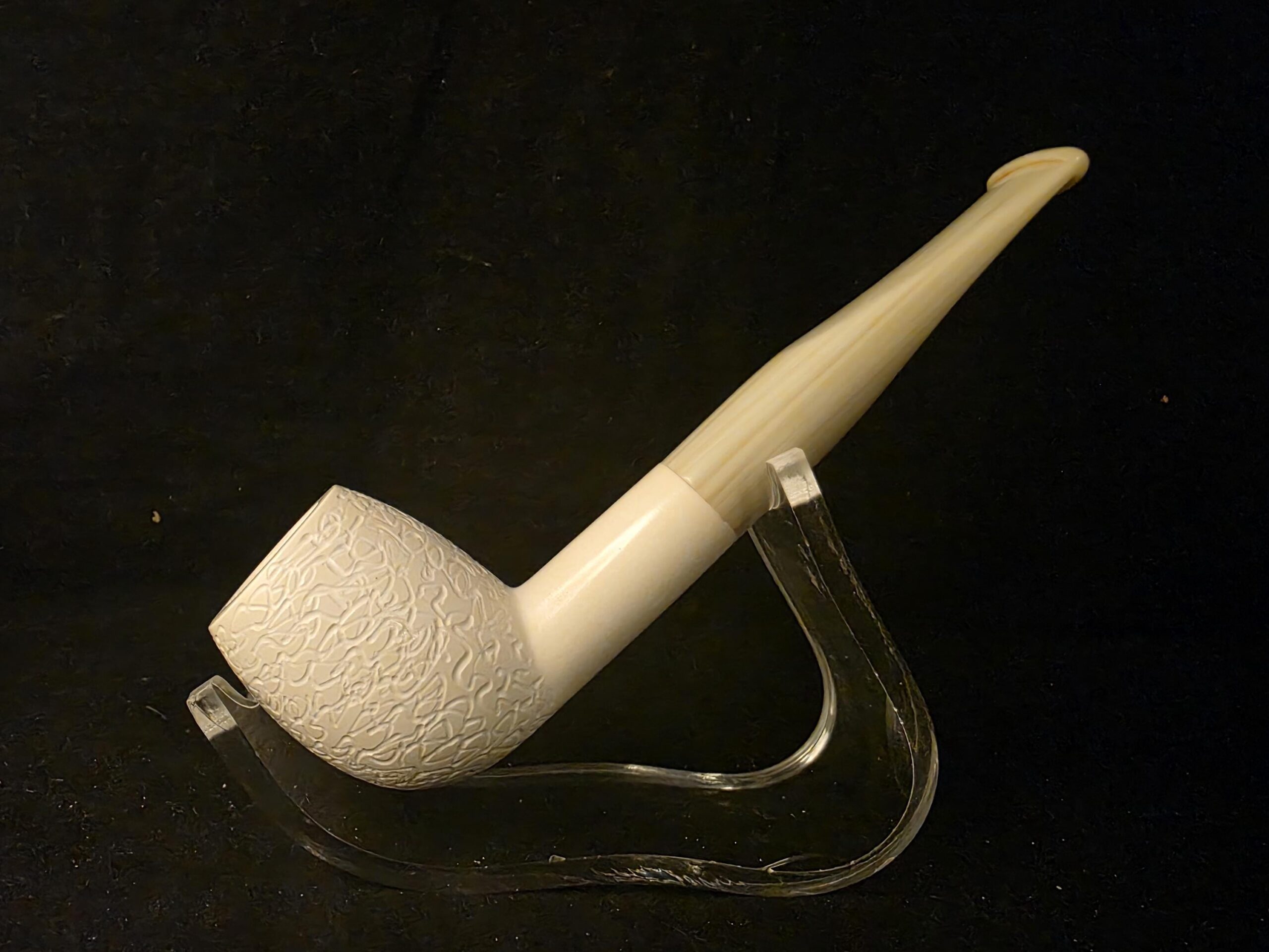Depicted Classic Meerschaum Pipe, Block Meerschaum Fitted Case, Special Stem Design - Image 4