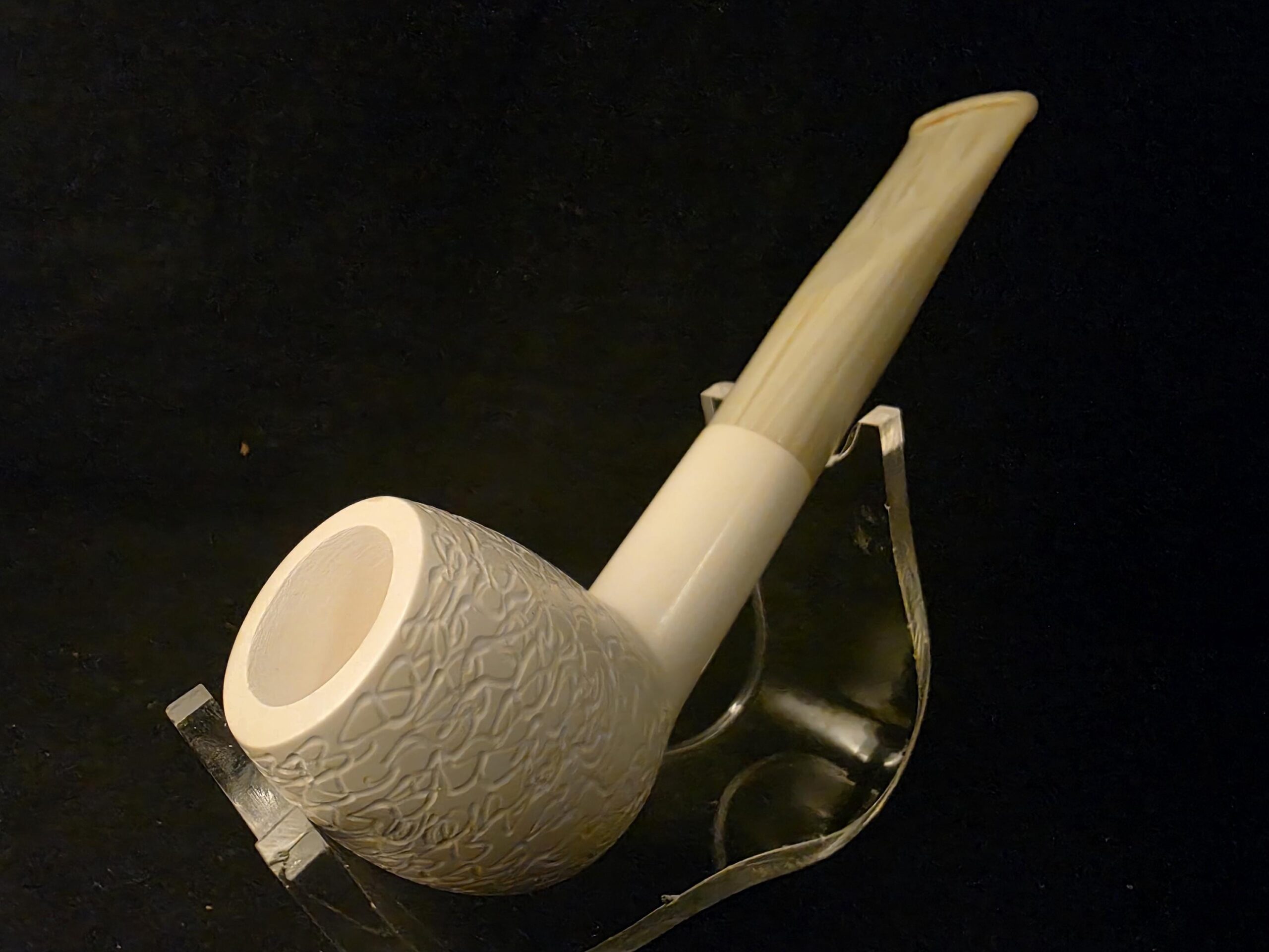 Depicted Classic Meerschaum Pipe, Block Meerschaum Fitted Case, Special Stem Design - Image 5
