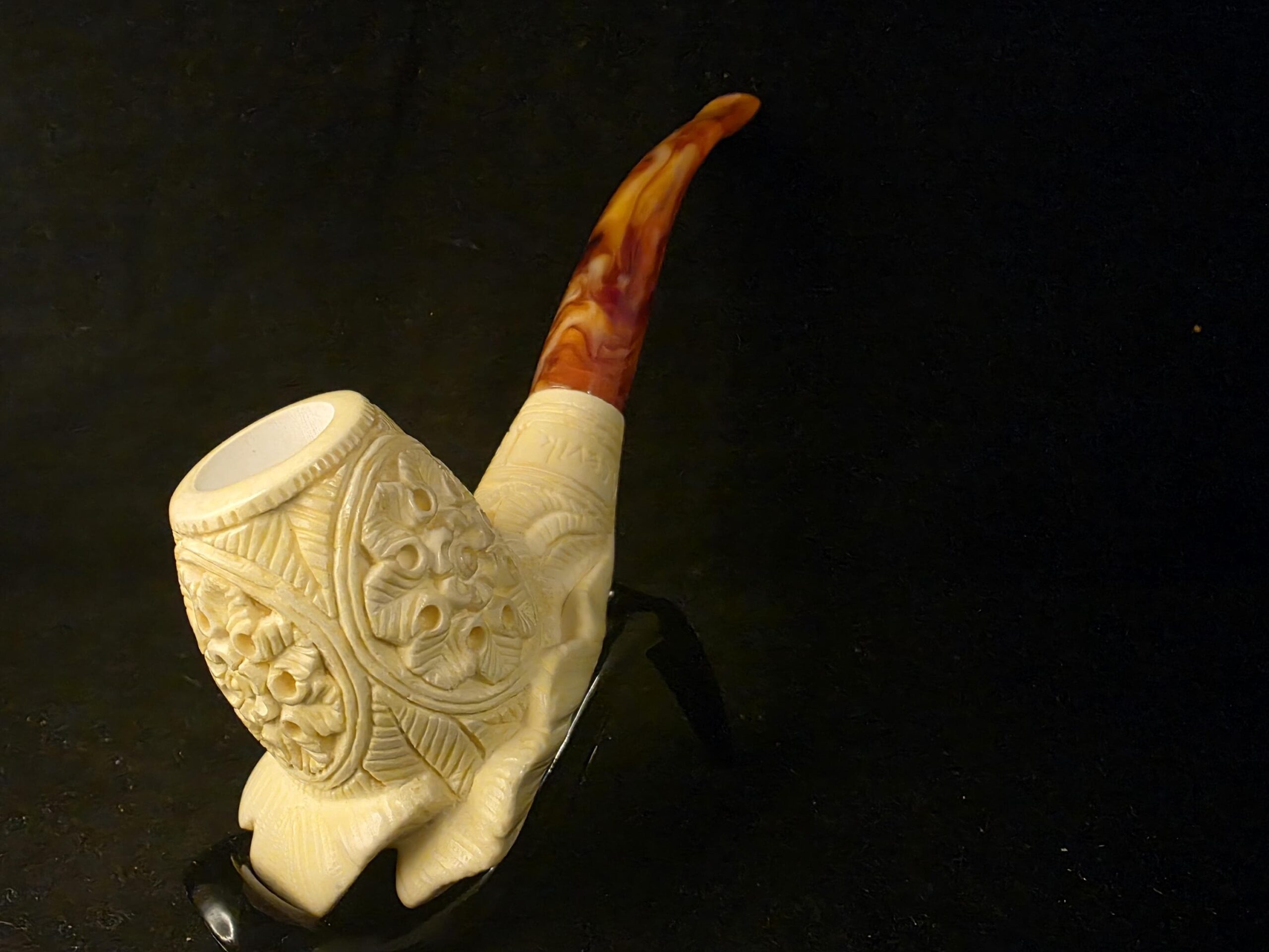 Special Leaf Relief Design Meerschaum Pipe, Block Meerschaum, Fitted Case - Image 5