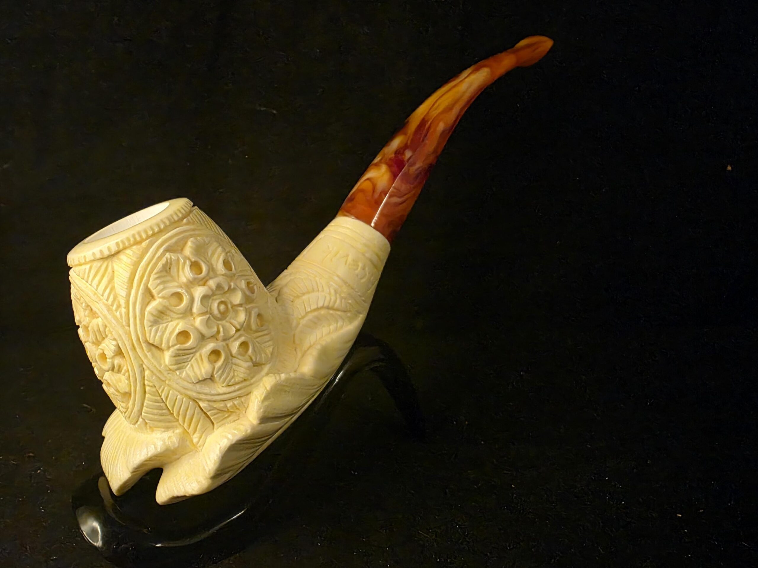 Special Leaf Relief Design Meerschaum Pipe, Block Meerschaum, Fitted Case - Image 4
