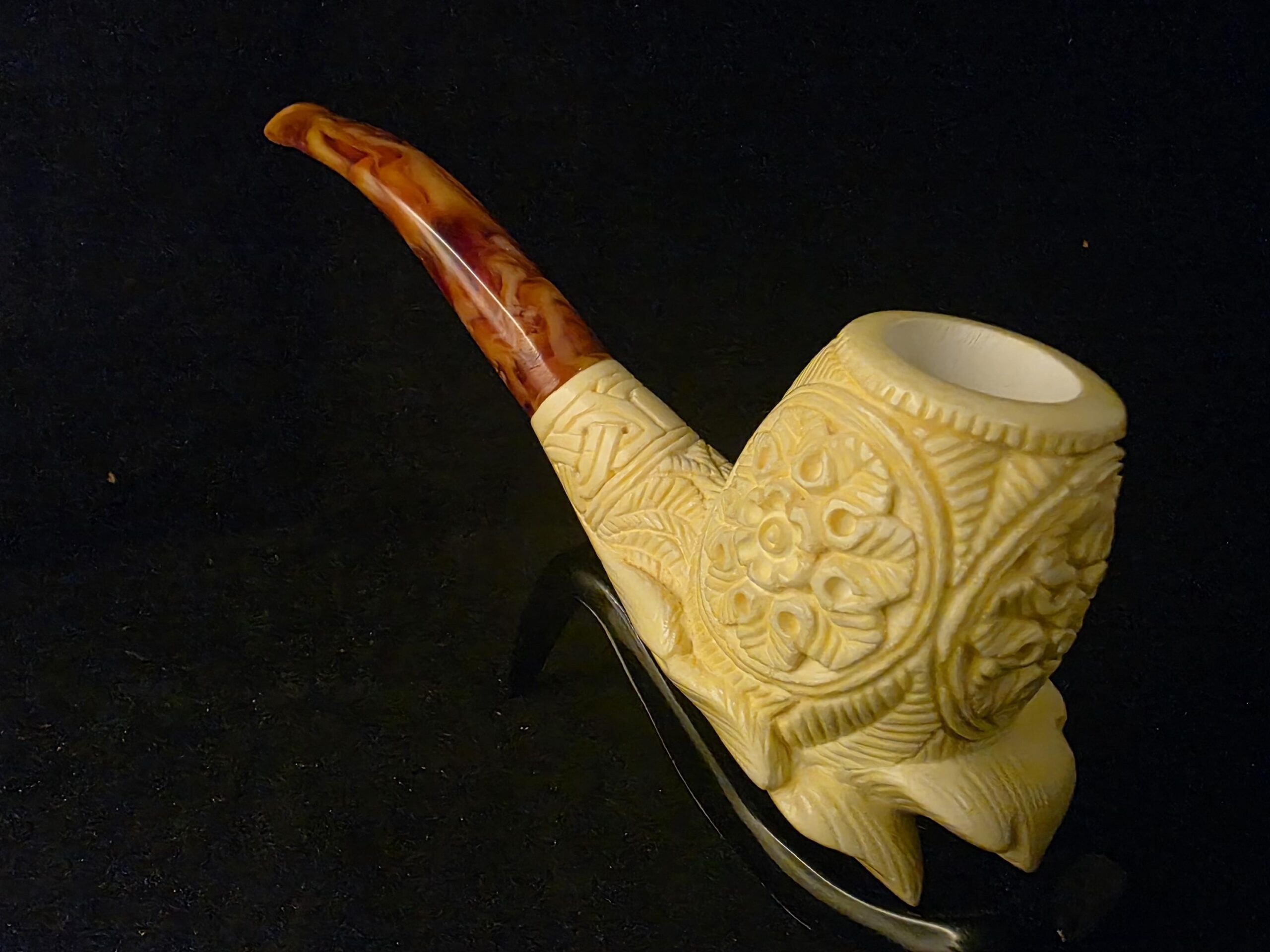 Special Leaf Relief Design Meerschaum Pipe, Block Meerschaum, Fitted Case - Image 3