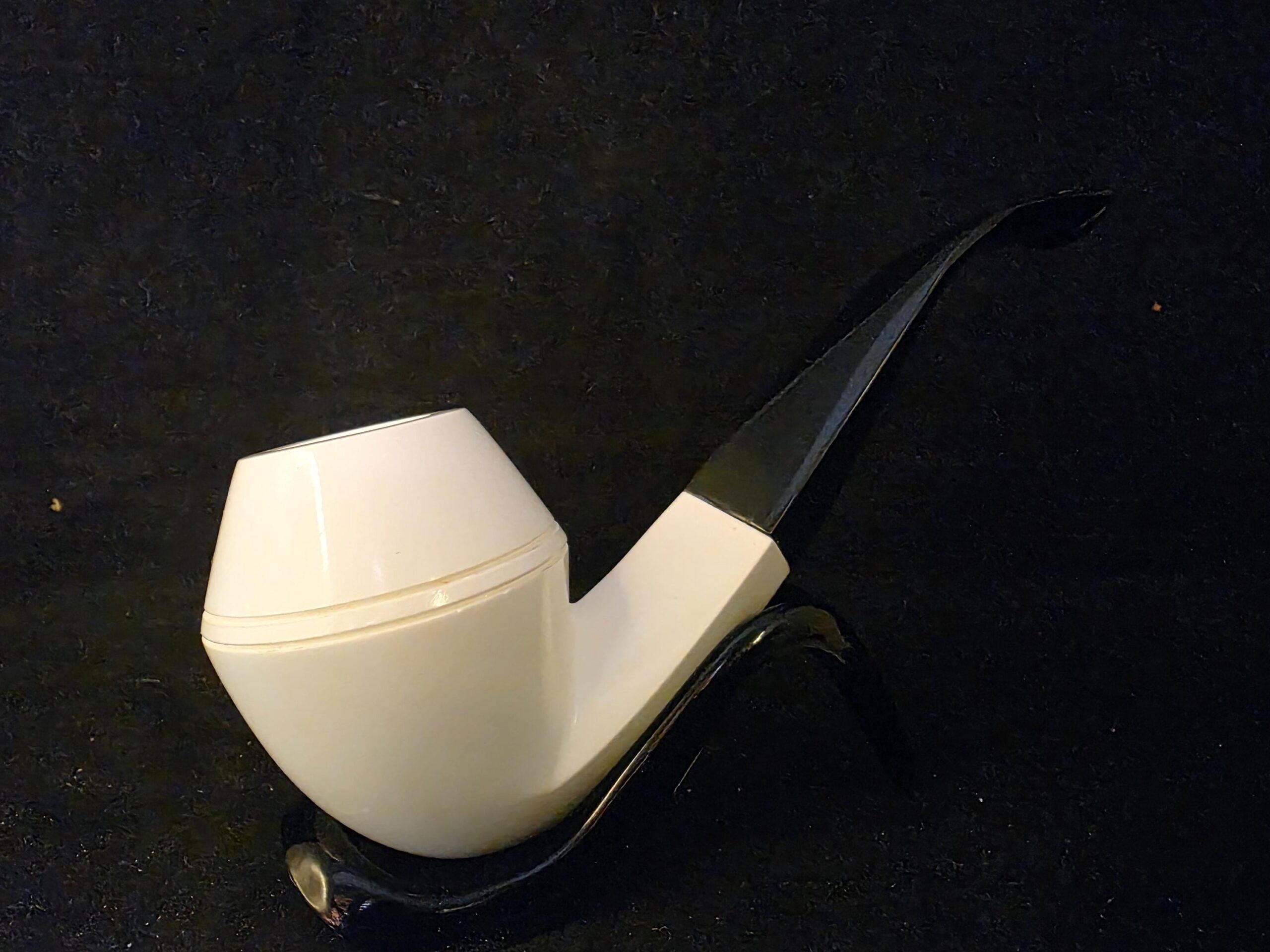 Smooth Bulldog Meerschaum Pipe, Fitted Case, Block Meerschaum, Made in Eskisehir - Image 4