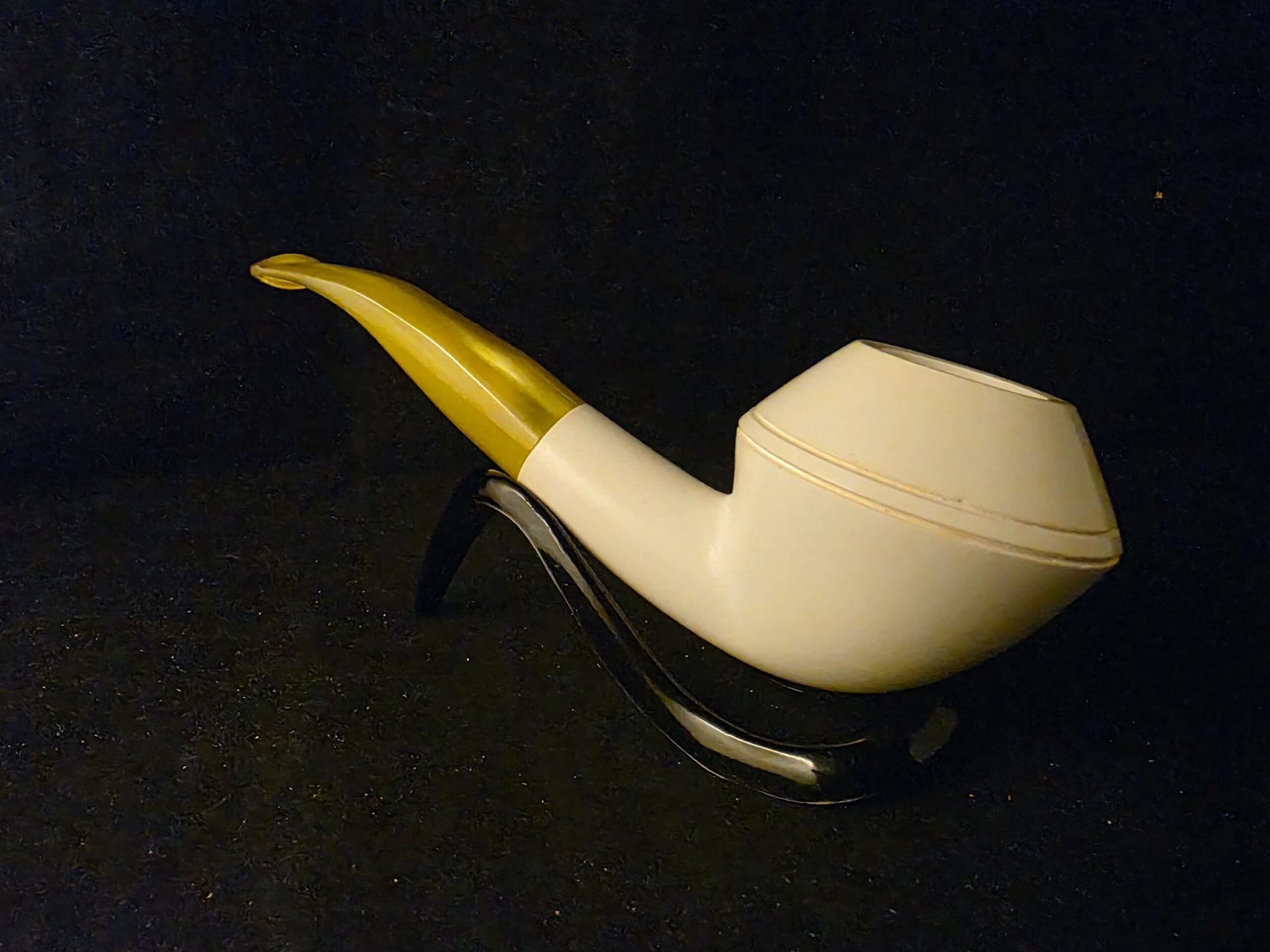 Smooth Bulldog Meerschaum Pipe, Fitted Case, Block Meerschaum, Seafoam, Made in Eskisehir,Turkish Meerschaum - Image 2