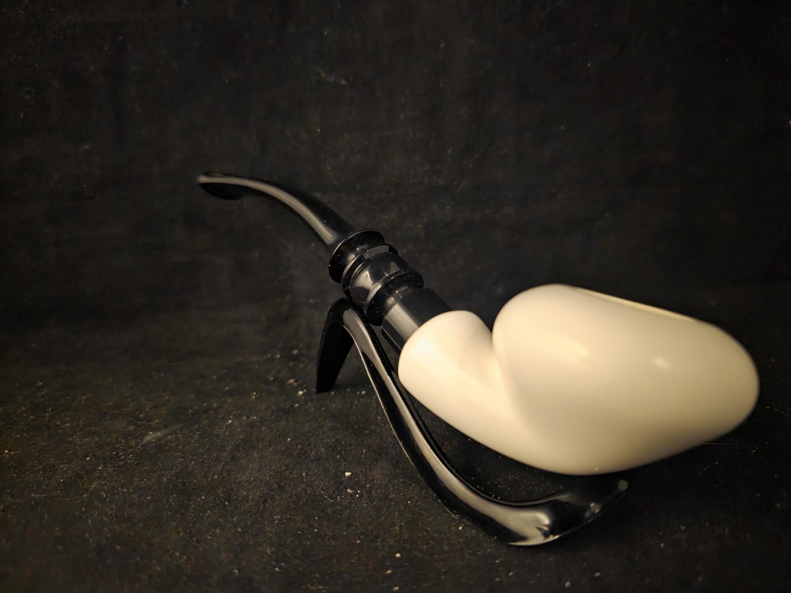 Elegant Smooth Apple Meerschaum Pipe with Special Stem Design - Image 8