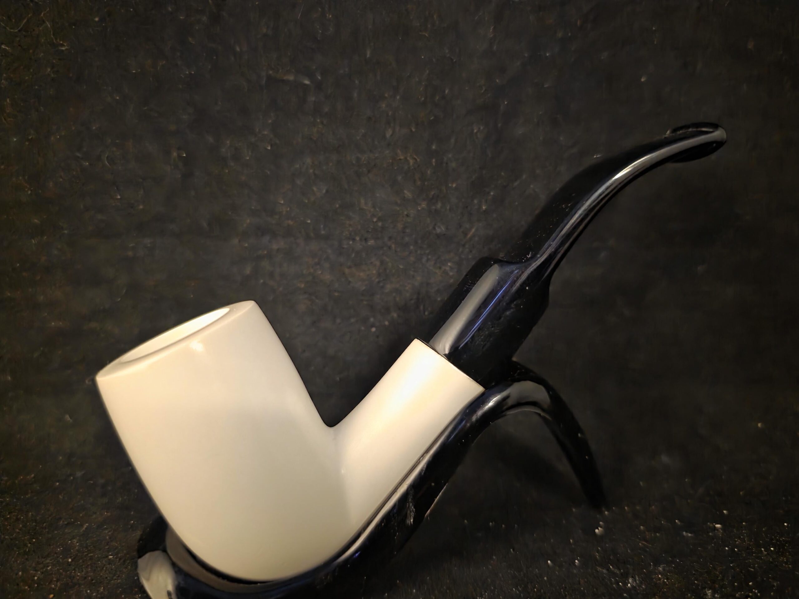Smooth Classic meerschaum Pipe, Fitted Case, Elegant Design - Image 4