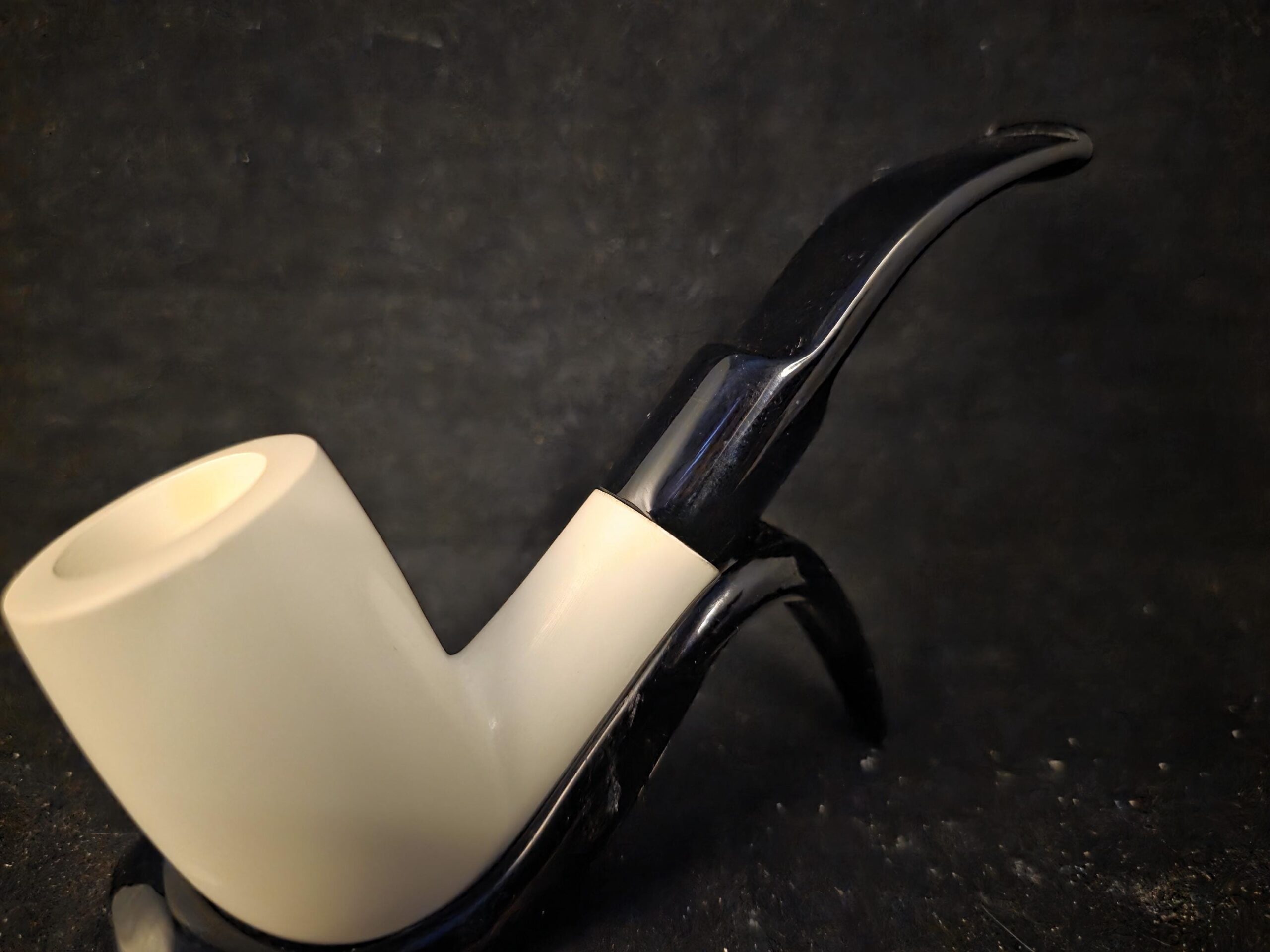 Smooth Classic meerschaum Pipe, Fitted Case, Elegant Design - Image 7