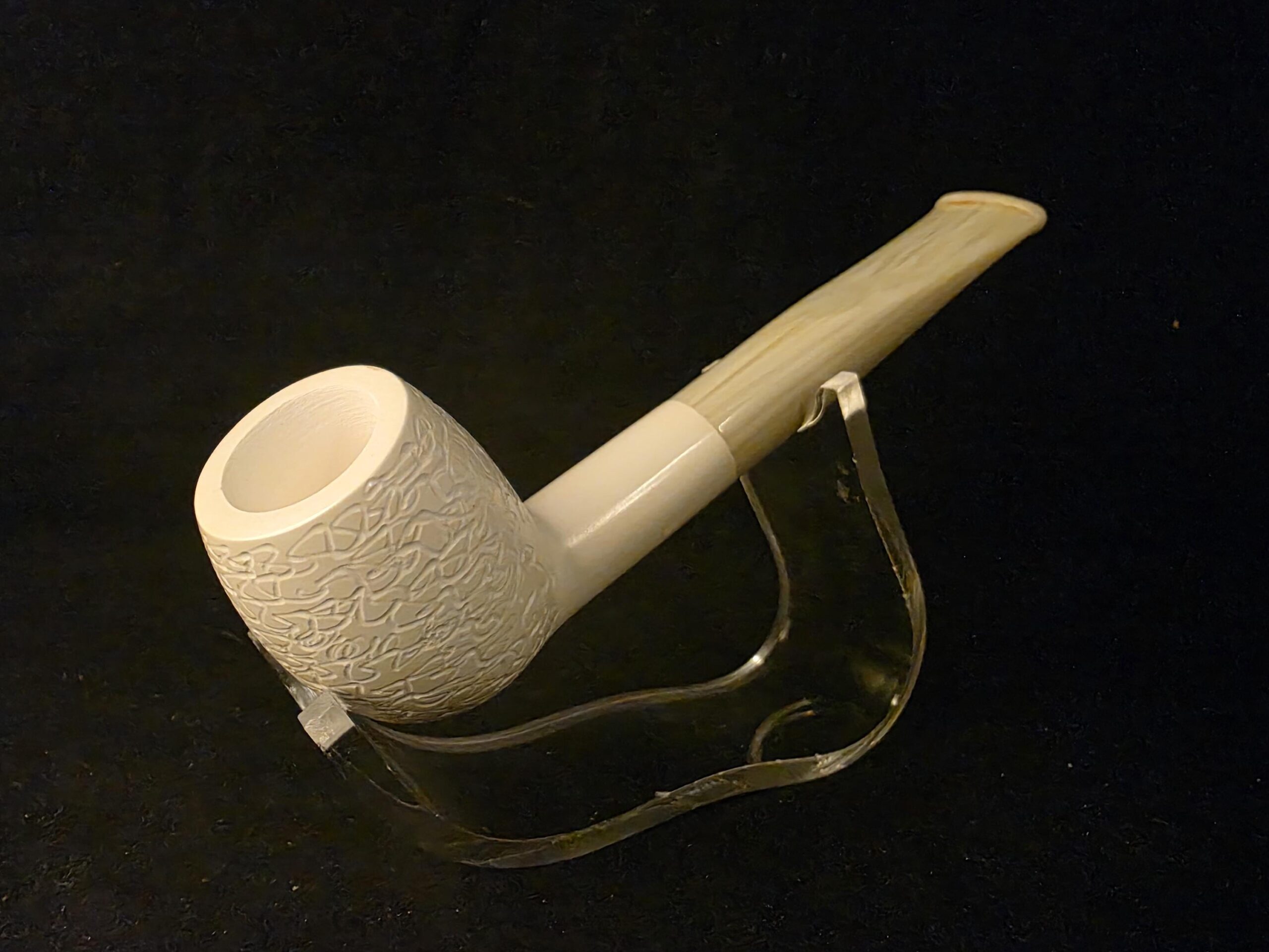 Depicted Classic Meerschaum Pipe, Block Meerschaum Fitted Case, Special Stem Design - Image 3